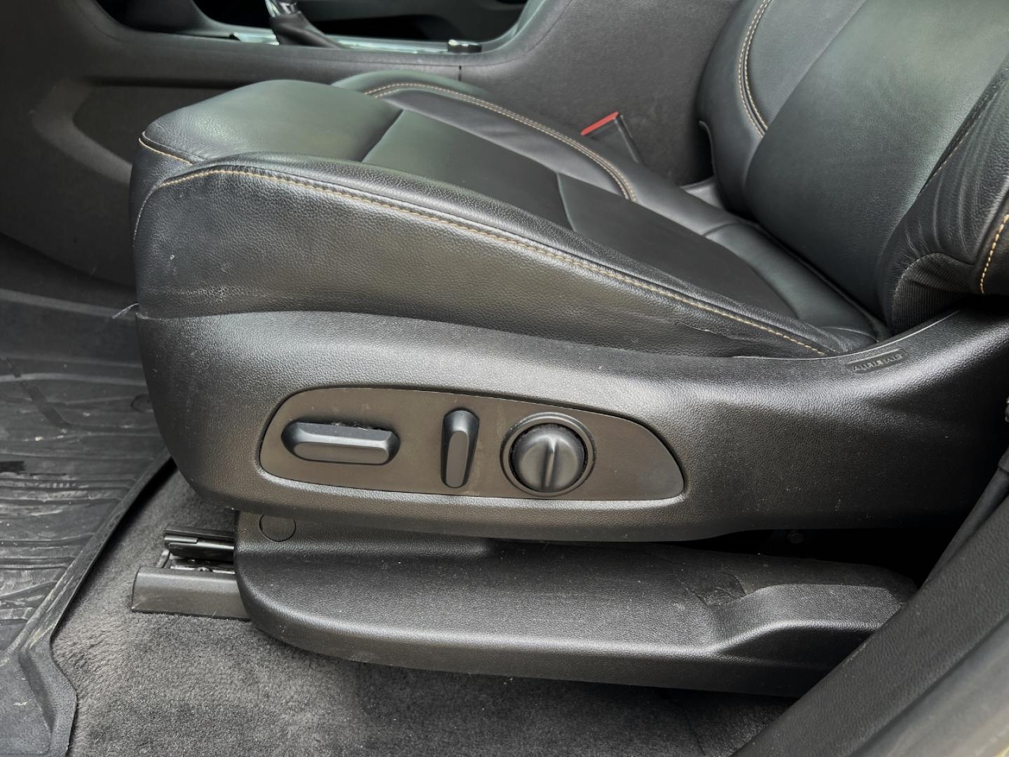2019 GRAY /Black Leather Chevrolet Traverse RS (1GNERJKX9KJ) with an 2.0L 4 Cyl. TURBO engine, Automatic transmission, located at 506 S. Kingshighway, Cape Girardeau, MO, 63703, (573) 235-5000, 37.294994, -89.556206 - 2019 Chevrolet Traverse RS 1-Owner 96xxx miles Front Wheel Drive 2.0L 4 Cyl. Automatic Leather 3rd Row Navigation Backup Camera Power/Heated Seats Bluetooth Remote Start Cruise Power Windows/Locks/Mirrors We have financing available and we accept trades! Fill out a credit application - Photo#5