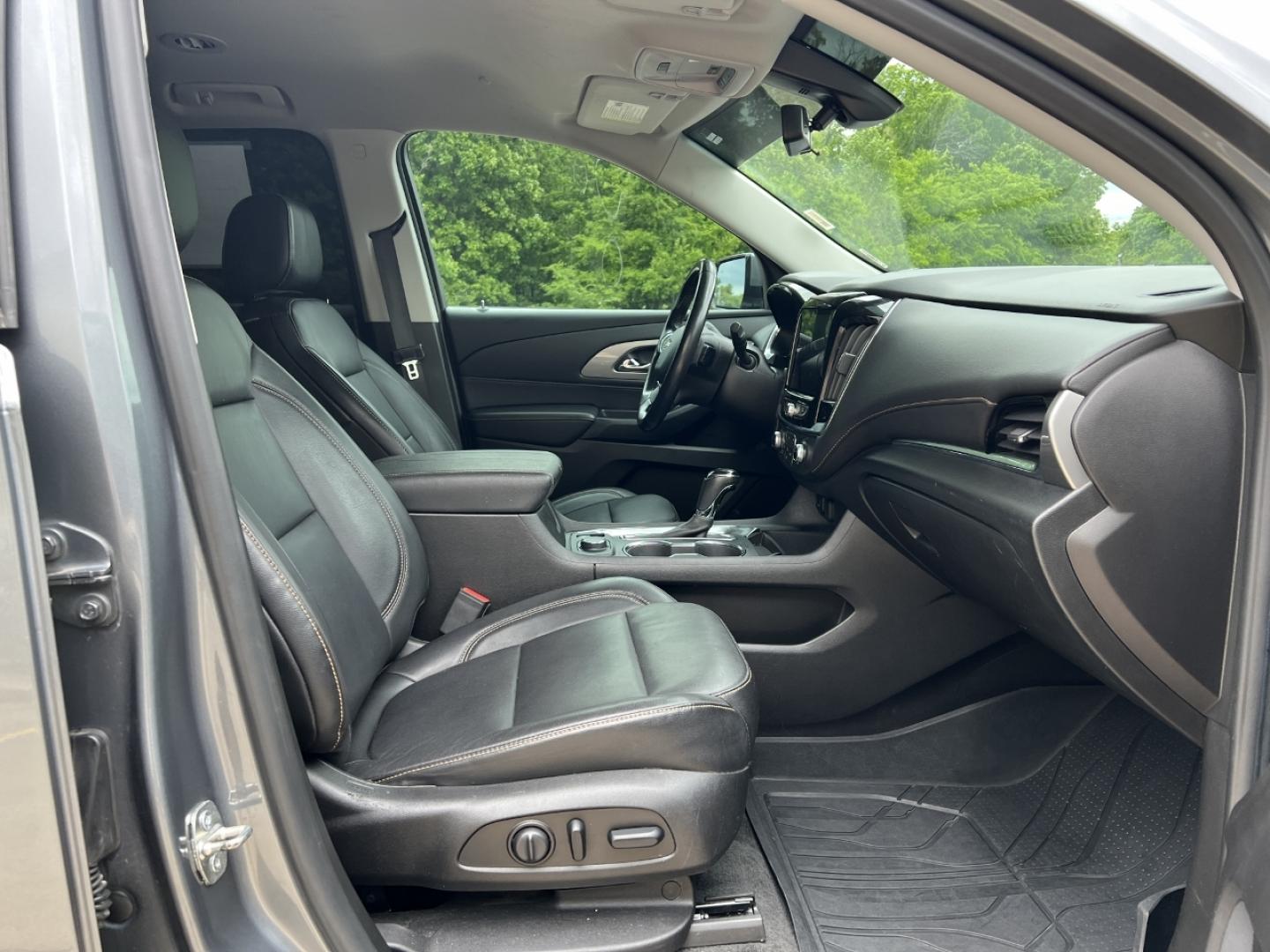 2019 GRAY /Black Leather Chevrolet Traverse RS (1GNERJKX9KJ) with an 2.0L 4 Cyl. TURBO engine, Automatic transmission, located at 506 S. Kingshighway, Cape Girardeau, MO, 63703, (573) 235-5000, 37.294994, -89.556206 - 2019 Chevrolet Traverse RS 1-Owner 96xxx miles Front Wheel Drive 2.0L 4 Cyl. Automatic Leather 3rd Row Navigation Backup Camera Power/Heated Seats Bluetooth Remote Start Cruise Power Windows/Locks/Mirrors We have financing available and we accept trades! Fill out a credit application - Photo#17