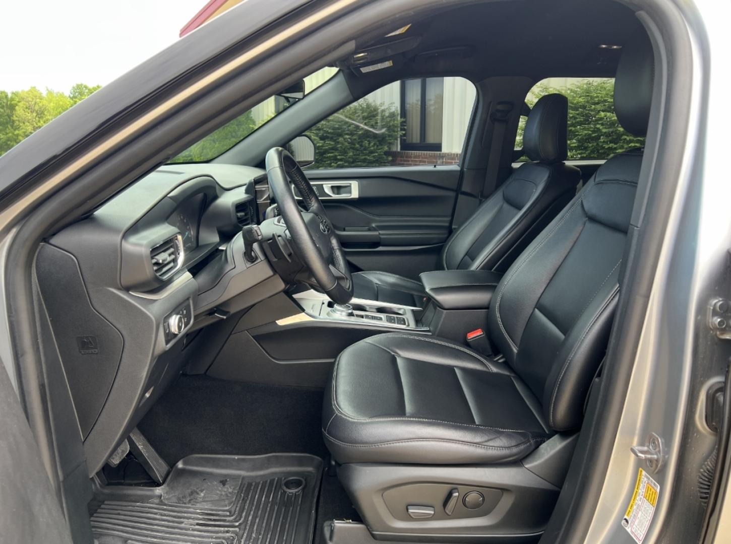 2020 SILVER /Black Leather Ford Explorer XLT 2WD (1FMSK7DHXLG) with an 2.3L 4 Cyl. engine, Automatic transmission, located at 506 S. Kingshighway, Cape Girardeau, MO, 63703, (573) 235-5000, 37.294994, -89.556206 - 2020 Ford Explorer XLT Local 1-Owner 87xxx miles Rear Wheel Drive 2.3L 4 Cyl. Automatic Leather 3rd Row Backup Camera Bluetooth Remote Start Cruise Power Windows/Locks/Mirrors We have financing available and we accept trades! Fill out a credit application on our website or come by today - Photo#13
