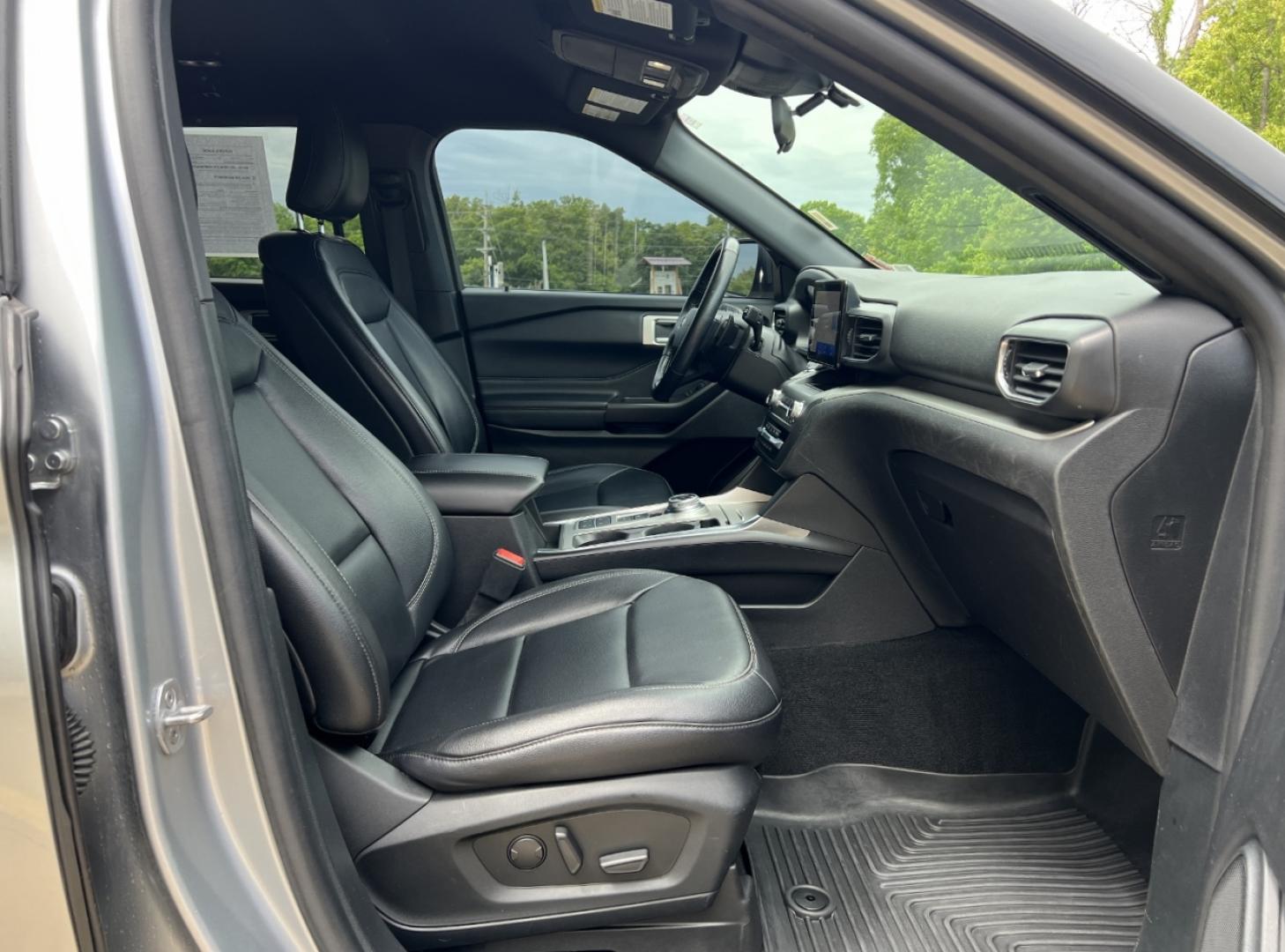 2020 SILVER /Black Leather Ford Explorer XLT 2WD (1FMSK7DHXLG) with an 2.3L 4 Cyl. engine, Automatic transmission, located at 506 S. Kingshighway, Cape Girardeau, MO, 63703, (573) 235-5000, 37.294994, -89.556206 - 2020 Ford Explorer XLT Local 1-Owner 87xxx miles Rear Wheel Drive 2.3L 4 Cyl. Automatic Leather 3rd Row Backup Camera Bluetooth Remote Start Cruise Power Windows/Locks/Mirrors We have financing available and we accept trades! Fill out a credit application on our website or come by today - Photo#15