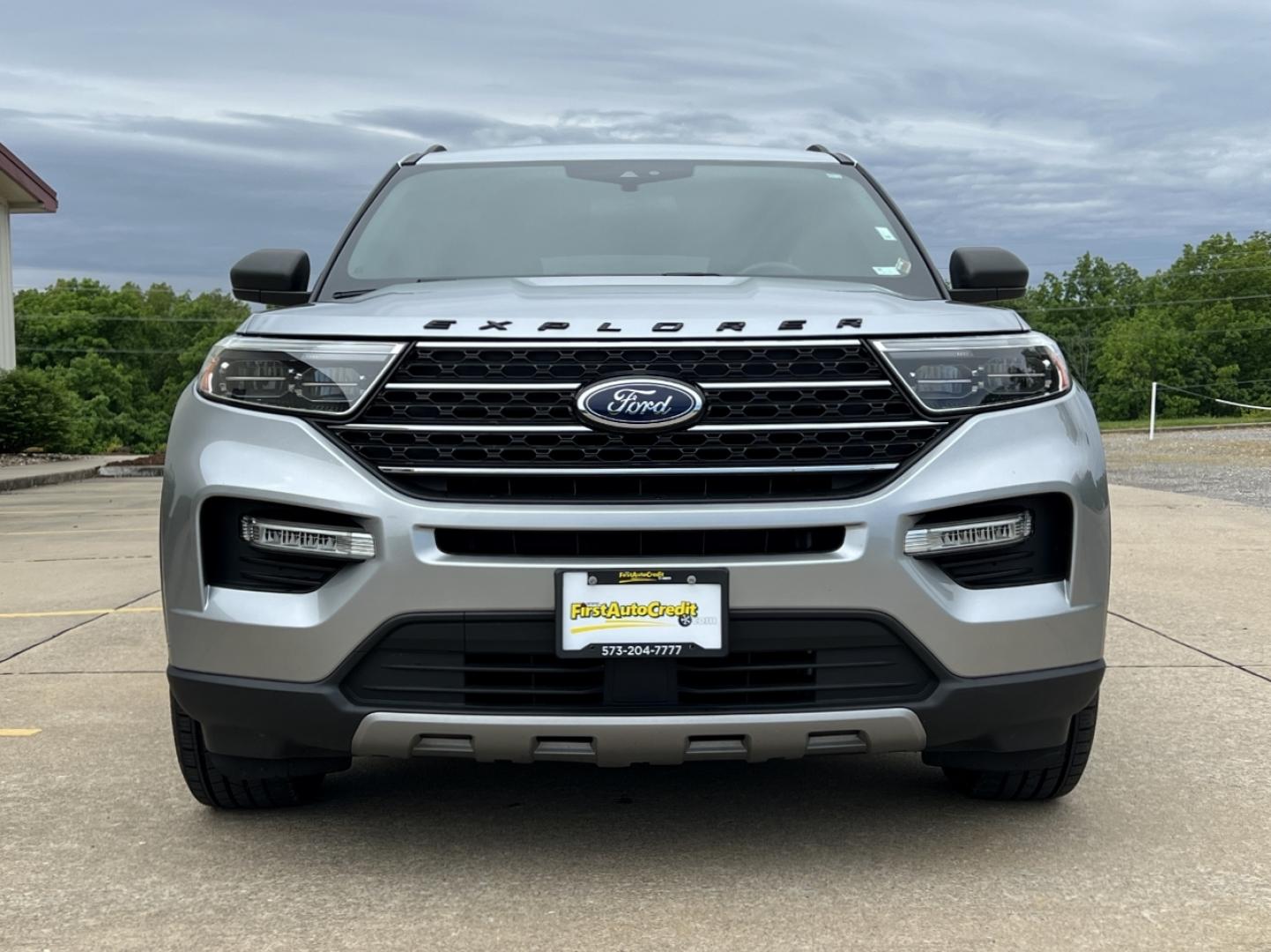 2020 SILVER /Black Leather Ford Explorer XLT 2WD (1FMSK7DHXLG) with an 2.3L 4 Cyl. engine, Automatic transmission, located at 506 S. Kingshighway, Cape Girardeau, MO, 63703, (573) 235-5000, 37.294994, -89.556206 - 2020 Ford Explorer XLT Local 1-Owner 87xxx miles Rear Wheel Drive 2.3L 4 Cyl. Automatic Leather 3rd Row Backup Camera Bluetooth Remote Start Cruise Power Windows/Locks/Mirrors We have financing available and we accept trades! Fill out a credit application on our website or come by today - Photo#11