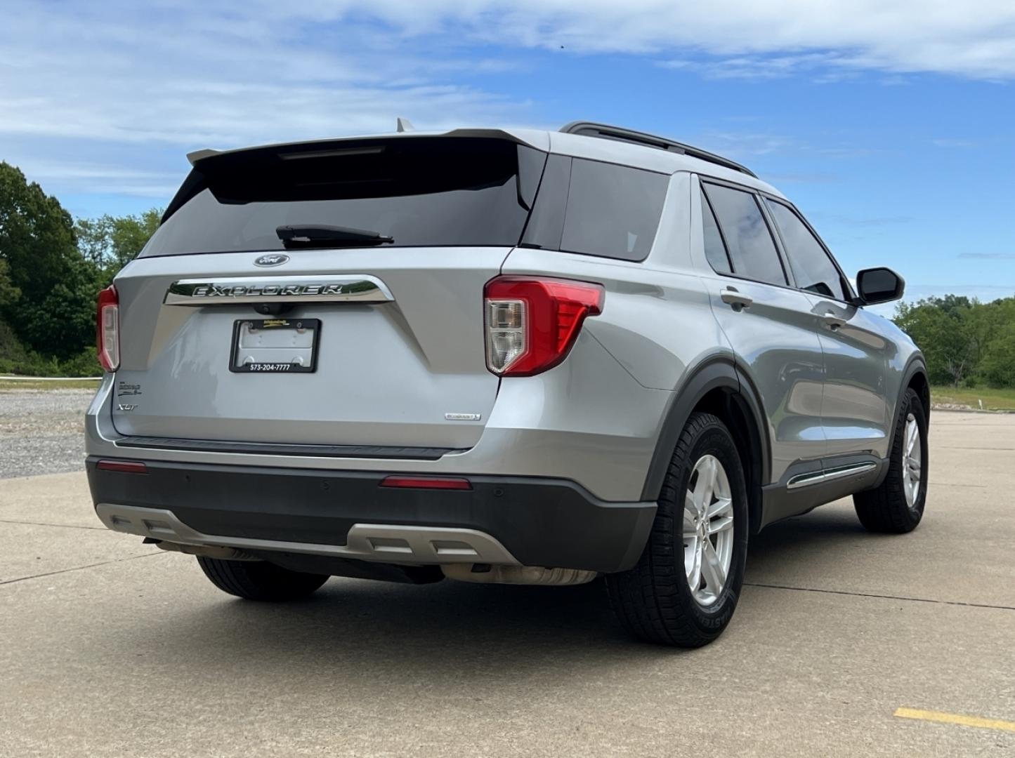 2020 SILVER /Black Leather Ford Explorer XLT 2WD (1FMSK7DHXLG) with an 2.3L 4 Cyl. engine, Automatic transmission, located at 506 S. Kingshighway, Cape Girardeau, MO, 63703, (573) 235-5000, 37.294994, -89.556206 - 2020 Ford Explorer XLT Local 1-Owner 87xxx miles Rear Wheel Drive 2.3L 4 Cyl. Automatic Leather 3rd Row Backup Camera Bluetooth Remote Start Cruise Power Windows/Locks/Mirrors We have financing available and we accept trades! Fill out a credit application on our website or come by today - Photo#8