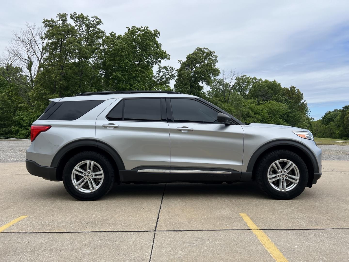 2020 SILVER /Black Leather Ford Explorer XLT 2WD (1FMSK7DHXLG) with an 2.3L 4 Cyl. engine, Automatic transmission, located at 506 S. Kingshighway, Cape Girardeau, MO, 63703, (573) 235-5000, 37.294994, -89.556206 - 2020 Ford Explorer XLT Local 1-Owner 87xxx miles Rear Wheel Drive 2.3L 4 Cyl. Automatic Leather 3rd Row Backup Camera Bluetooth Remote Start Cruise Power Windows/Locks/Mirrors We have financing available and we accept trades! Fill out a credit application on our website or come by today - Photo#7