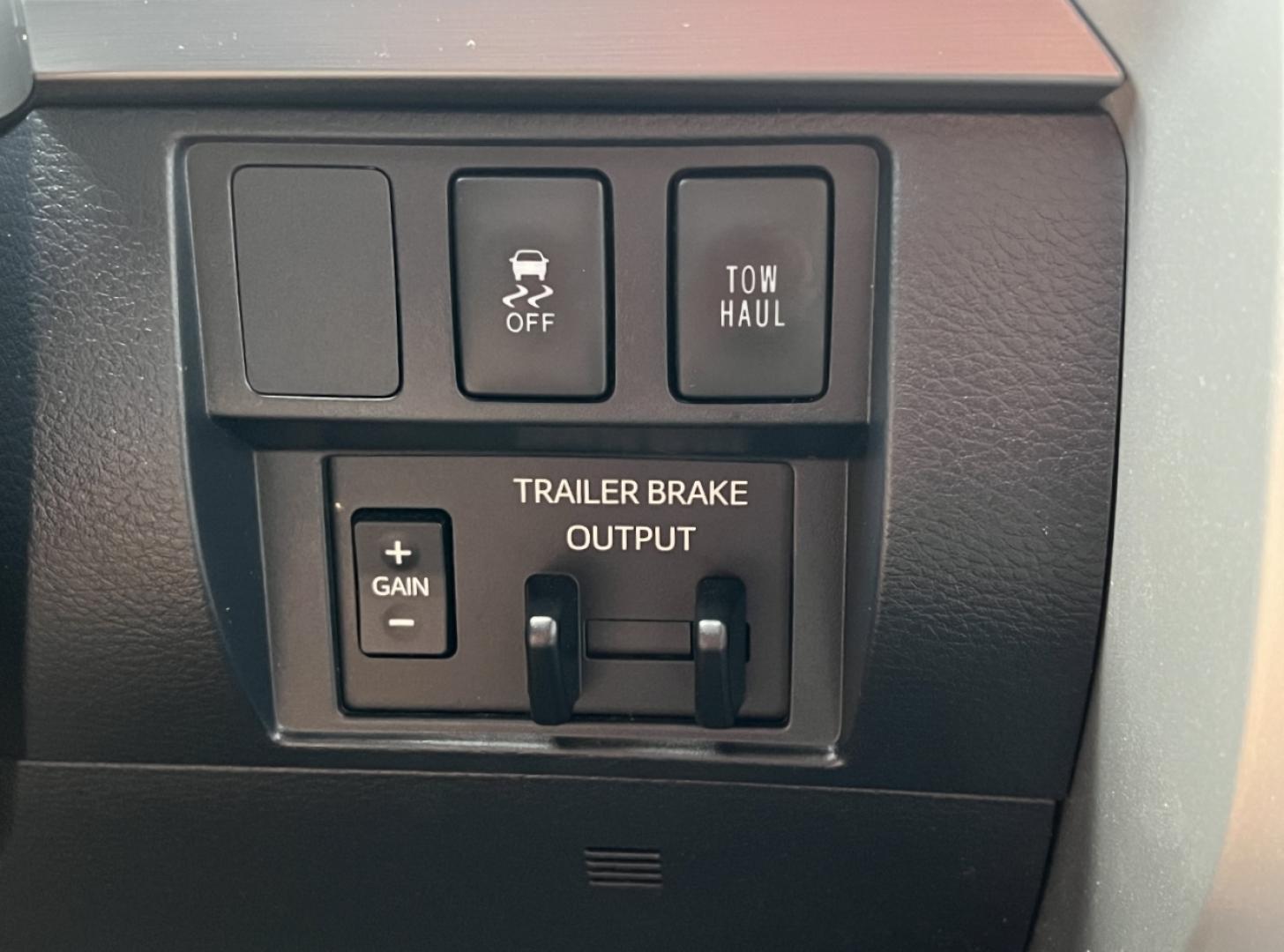 2019 BLACK /Black Leather Toyota Tundra TRD Pro 4x4 (5TFDY5F18KX) with an 5.7L V8 engine, Automatic transmission, located at 506 S. Kingshighway, Cape Girardeau, MO, 63703, (573) 235-5000, 37.294994, -89.556206 - 2019 Toyota Tundra TRD Pro 89xxx miles 4x4 5.7L V8 Automatic Leather Navigation Backup Camera Power Driver Seat Heated Seats Sunroof Bluetooth Cruise Power Windows/Locks/Mirrors We have financing available and we accept trades! Fill out a credit application on our website or come by to - Photo#27