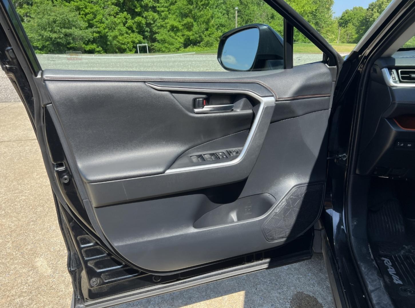 2019 BLACK /Black Leather Toyota RAV4 Adventure AWD (2T3J1RFV8KW) with an 2.5L 4 Cyl. engine, Automatic transmission, located at 506 S. Kingshighway, Cape Girardeau, MO, 63703, (573) 235-5000, 37.294994, -89.556206 - 2019 Toyota RAV4 Adventure 105xxx miles All Wheel Drive 2.5L 4 Cyl. Automatic Leather Backup Camera Power Driver Seat Bluetooth Cruise Power Windows/Locks/Mirrors We have financing available and we accept trades! Fill out a credit application on our website or come by today! If you have - Photo#11
