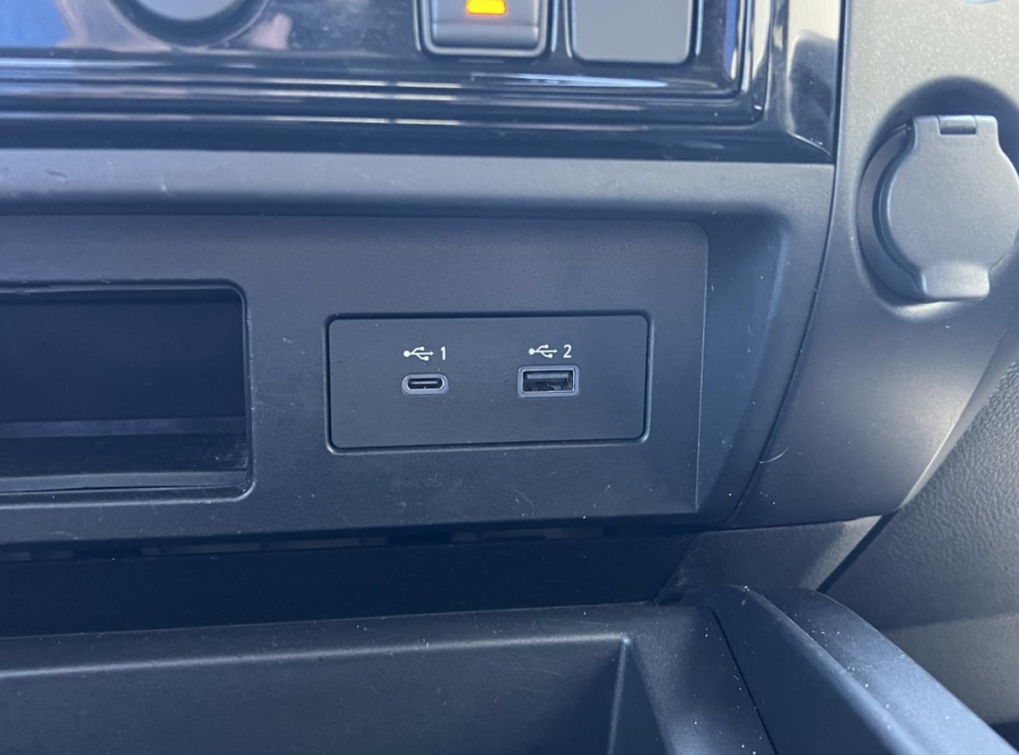 2021 RED /Black Leather/Cloth Nissan Titan PRO-4X (1N6AA1ED5MN) with an 5.6L V8 engine, Automatic transmission, located at 506 S. Kingshighway, Cape Girardeau, MO, 63703, (573) 235-5000, 37.294994, -89.556206 - 2021 Nissan Titan PRO-4X 1-Owner 136xxx miles 4x4 5.6L V8 Automatic Navigation Backup Camera Power Driver Seat Bluetooth Cruise Power Windows/Locks/Mirrors We have financing available and we accept trades! Fill out a credit application on our website or come by today! If you have any qu - Photo#26