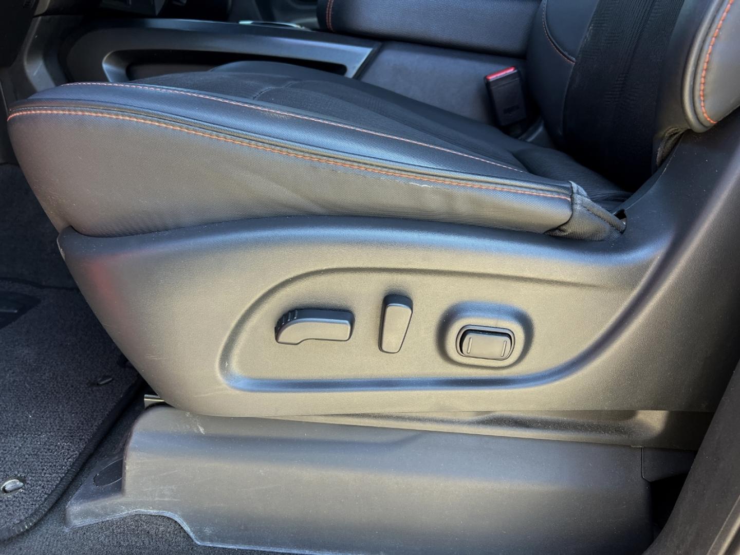 2021 RED /Black Leather/Cloth Nissan Titan PRO-4X (1N6AA1ED5MN) with an 5.6L V8 engine, Automatic transmission, located at 506 S. Kingshighway, Cape Girardeau, MO, 63703, (573) 235-5000, 37.294994, -89.556206 - 2021 Nissan Titan PRO-4X 1-Owner 136xxx miles 4x4 5.6L V8 Automatic Navigation Backup Camera Power Driver Seat Bluetooth Cruise Power Windows/Locks/Mirrors We have financing available and we accept trades! Fill out a credit application on our website or come by today! If you have any qu - Photo#5