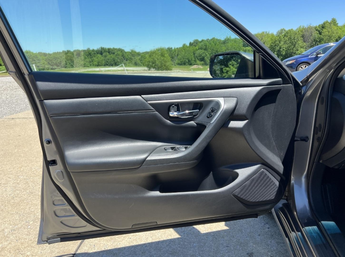 2015 GRAY /Black Cloth Nissan Altima 2.5 S (1N4AL3AP7FC) with an 2.5L 4 Cyl. engine, Continuously Variable Transmission transmission, located at 506 S. Kingshighway, Cape Girardeau, MO, 63703, (573) 235-5000, 37.294994, -89.556206 - 2015 Nissan Altima 2.5 S 128xxx miles Front Wheel Drive 2.5L 4 Cyl. Automatic Power Driver Seat Cruise Power Windows/Locks/Mirrors We have financing available and we accept trades! Fill out a credit application on our website or come by today! If you have any questions, give us a call at (5 - Photo#10