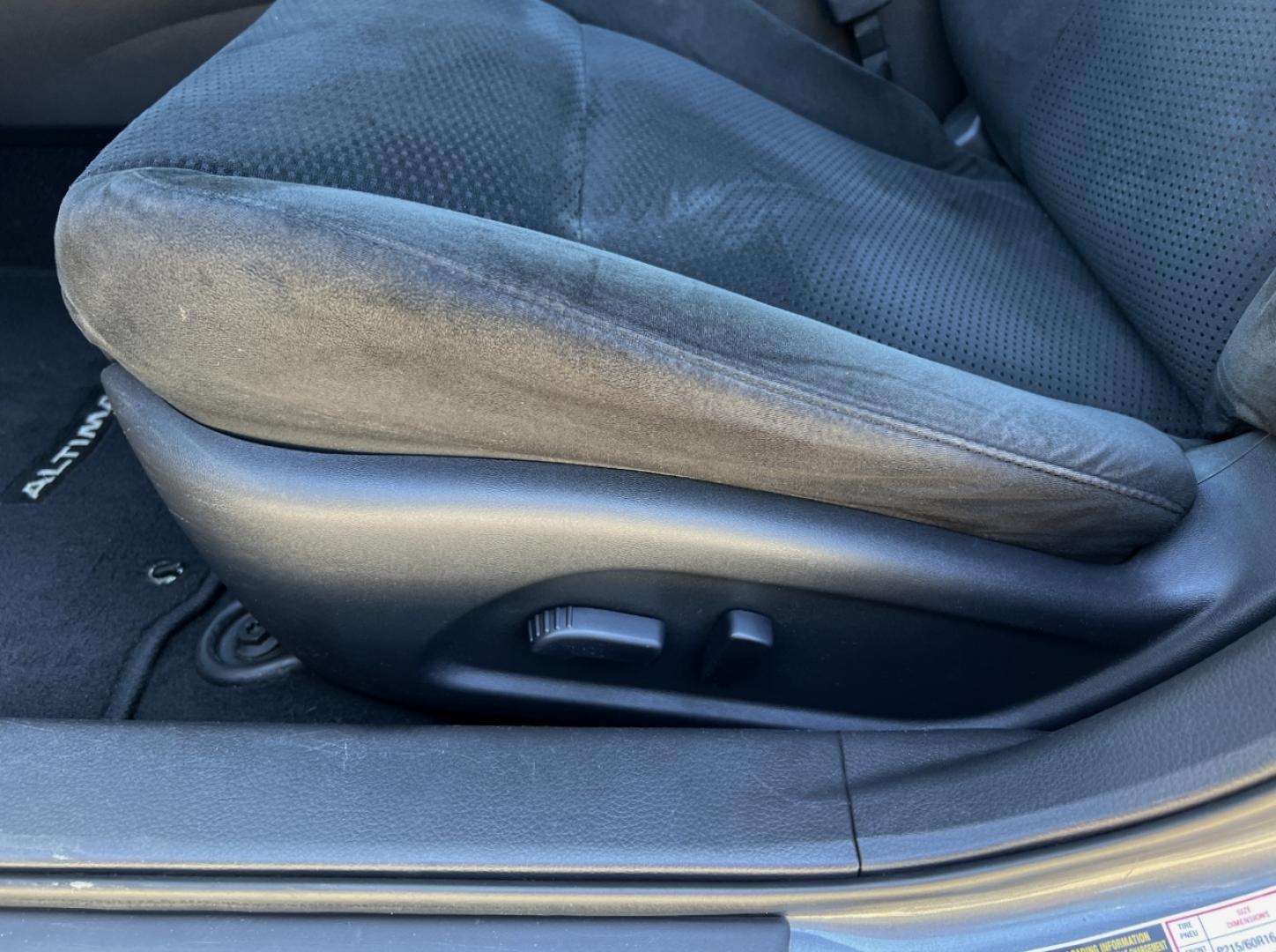 2015 GRAY /Black Cloth Nissan Altima 2.5 S (1N4AL3AP7FC) with an 2.5L 4 Cyl. engine, Continuously Variable Transmission transmission, located at 506 S. Kingshighway, Cape Girardeau, MO, 63703, (573) 235-5000, 37.294994, -89.556206 - 2015 Nissan Altima 2.5 S 128xxx miles Front Wheel Drive 2.5L 4 Cyl. Automatic Power Driver Seat Cruise Power Windows/Locks/Mirrors We have financing available and we accept trades! Fill out a credit application on our website or come by today! If you have any questions, give us a call at (5 - Photo#2