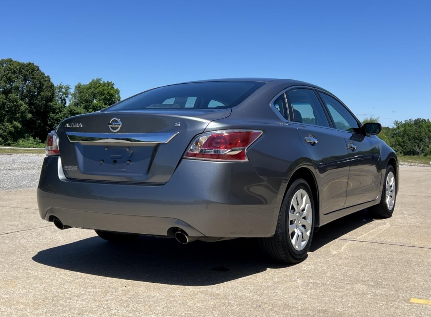 2015 GRAY /Black Cloth Nissan Altima 2.5 S (1N4AL3AP7FC) with an 2.5L 4 Cyl. engine, Continuously Variable Transmission transmission, located at 506 S. Kingshighway, Cape Girardeau, MO, 63703, (573) 235-5000, 37.294994, -89.556206 - 2015 Nissan Altima 2.5 S 128xxx miles Front Wheel Drive 2.5L 4 Cyl. Automatic Power Driver Seat Cruise Power Windows/Locks/Mirrors We have financing available and we accept trades! Fill out a credit application on our website or come by today! If you have any questions, give us a call at (5 - Photo#6