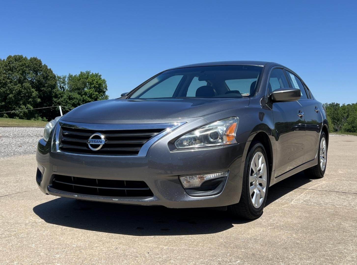 2015 GRAY /Black Cloth Nissan Altima 2.5 S (1N4AL3AP7FC) with an 2.5L 4 Cyl. engine, Continuously Variable Transmission transmission, located at 506 S. Kingshighway, Cape Girardeau, MO, 63703, (573) 235-5000, 37.294994, -89.556206 - 2015 Nissan Altima 2.5 S 128xxx miles Front Wheel Drive 2.5L 4 Cyl. Automatic Power Driver Seat Cruise Power Windows/Locks/Mirrors We have financing available and we accept trades! Fill out a credit application on our website or come by today! If you have any questions, give us a call at (5 - Photo#3