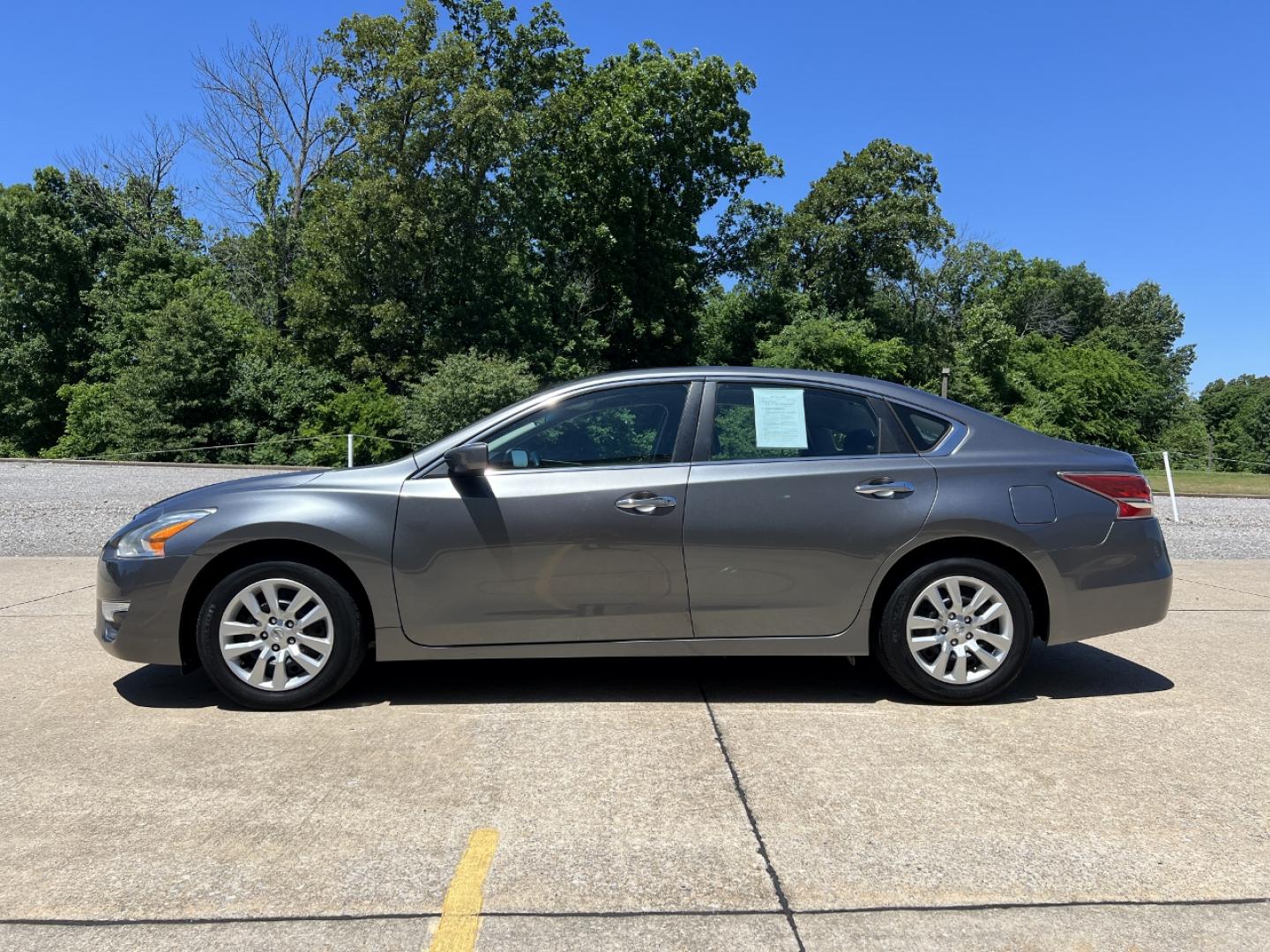 2015 GRAY /Black Cloth Nissan Altima 2.5 S (1N4AL3AP7FC) with an 2.5L 4 Cyl. engine, Continuously Variable Transmission transmission, located at 506 S. Kingshighway, Cape Girardeau, MO, 63703, (573) 235-5000, 37.294994, -89.556206 - 2015 Nissan Altima 2.5 S 128xxx miles Front Wheel Drive 2.5L 4 Cyl. Automatic Power Driver Seat Cruise Power Windows/Locks/Mirrors We have financing available and we accept trades! Fill out a credit application on our website or come by today! If you have any questions, give us a call at (5 - Photo#4
