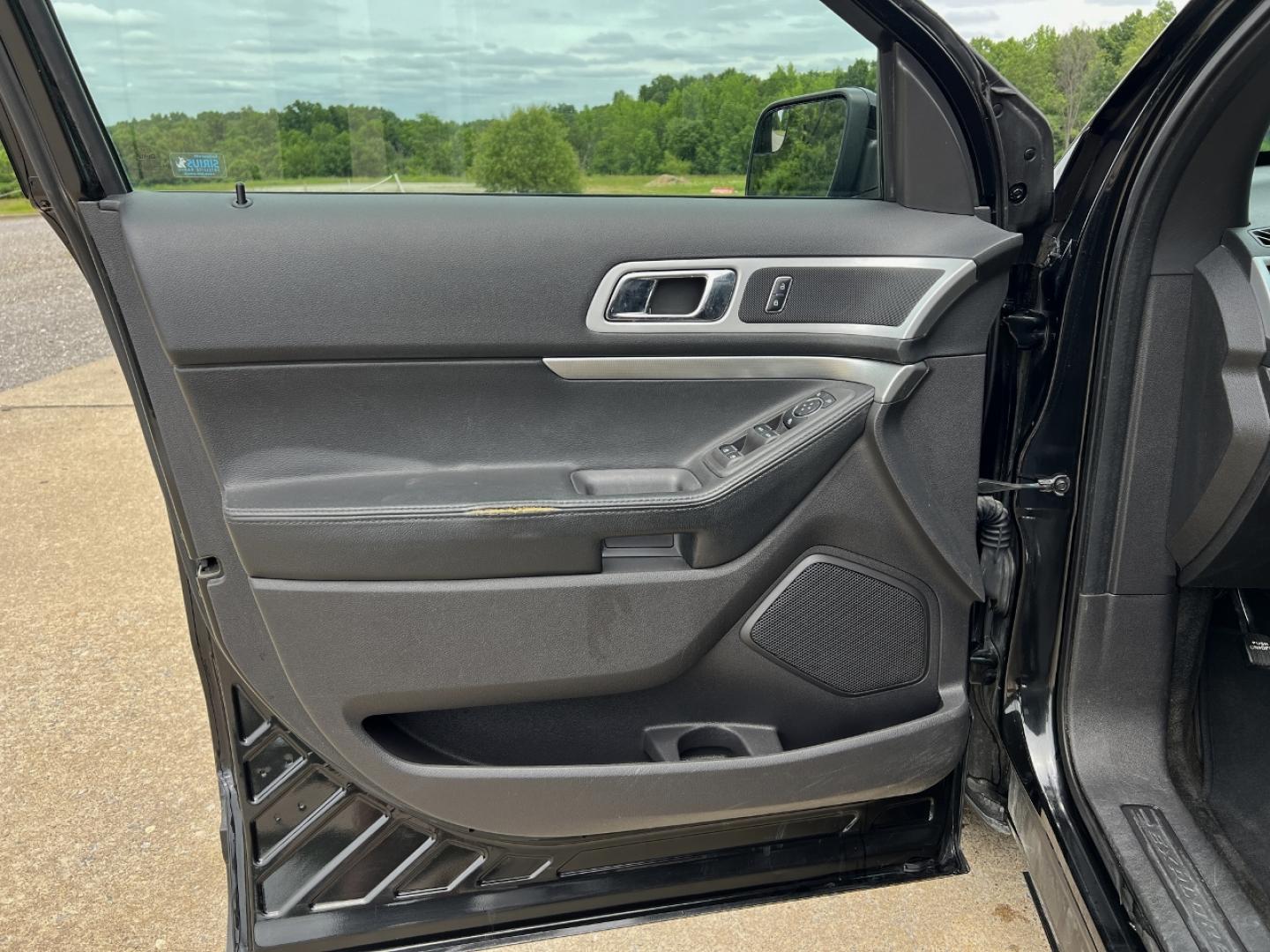 2015 BLACK /Black Cloth Ford Explorer XLT 4WD (1FM5K8D85FG) with an 3.5L V6 engine, Automatic transmission, located at 506 S. Kingshighway, Cape Girardeau, MO, 63703, (573) 235-5000, 37.294994, -89.556206 - 2015 Ford Explorer XLT Only 84xxx miles 4 Wheel Drive 3.5L V6 Automatic 3rd Row Power Seats Bluetooth Cruise Power Windows/Locks/Mirrors We have financing available and we accept trades! Fill out a credit application on our website or come by today! If you have any questions, give us a ca - Photo#10