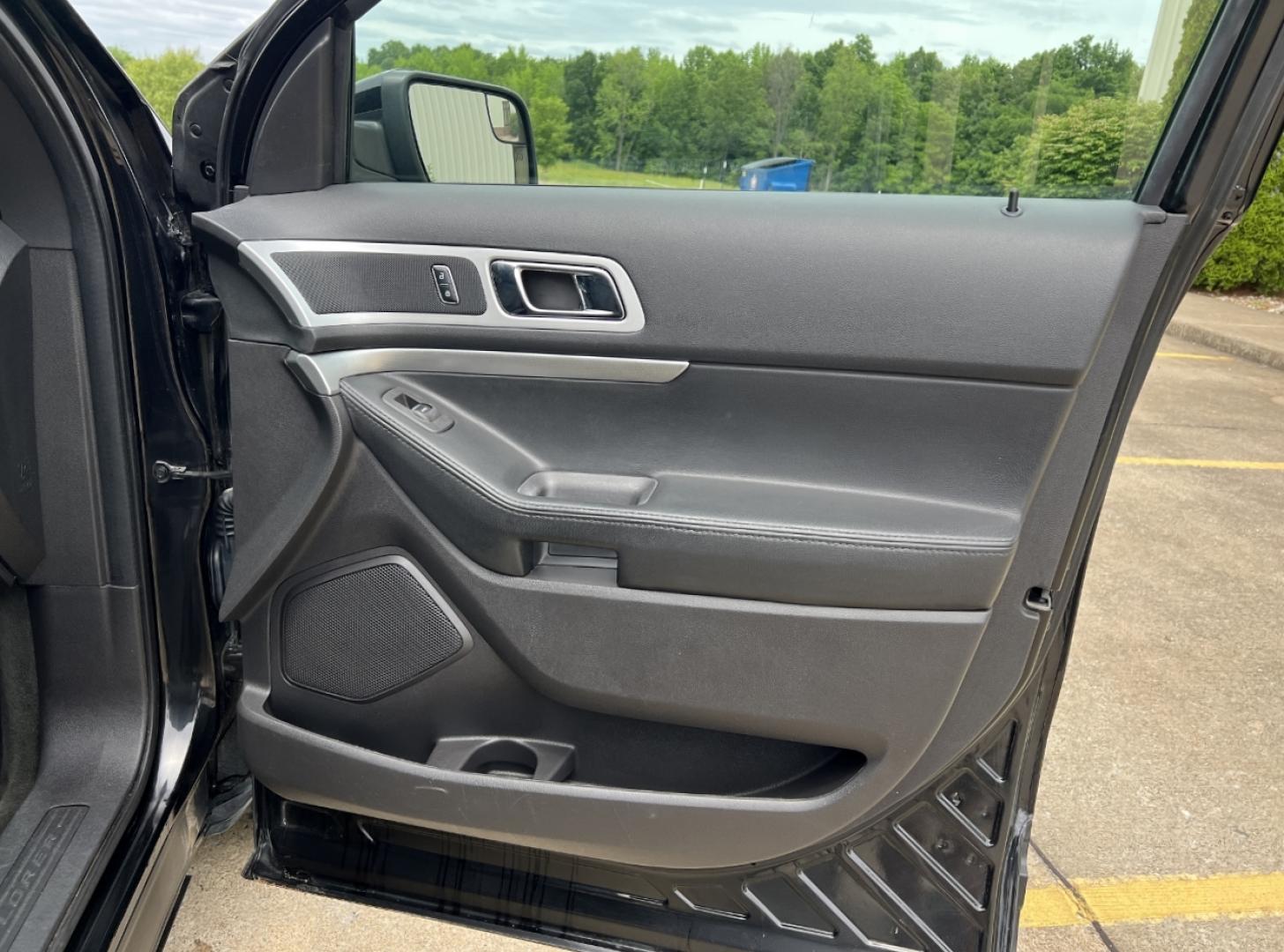 2015 BLACK /Black Cloth Ford Explorer XLT 4WD (1FM5K8D85FG) with an 3.5L V6 engine, Automatic transmission, located at 506 S. Kingshighway, Cape Girardeau, MO, 63703, (573) 235-5000, 37.294994, -89.556206 - 2015 Ford Explorer XLT Only 84xxx miles 4 Wheel Drive 3.5L V6 Automatic 3rd Row Power Seats Bluetooth Cruise Power Windows/Locks/Mirrors We have financing available and we accept trades! Fill out a credit application on our website or come by today! If you have any questions, give us a ca - Photo#12