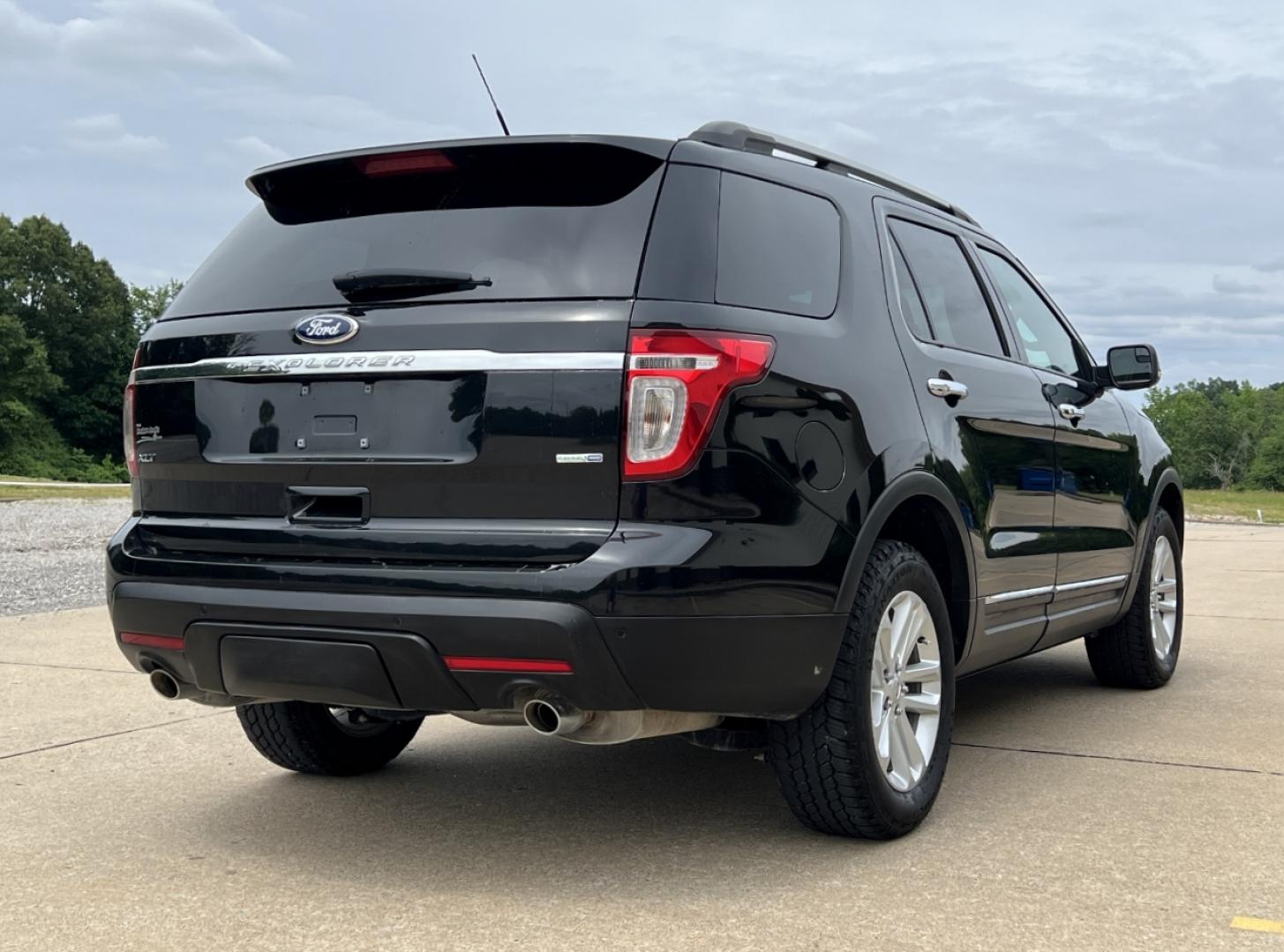 2015 BLACK /Black Cloth Ford Explorer XLT 4WD (1FM5K8D85FG) with an 3.5L V6 engine, Automatic transmission, located at 506 S. Kingshighway, Cape Girardeau, MO, 63703, (573) 235-5000, 37.294994, -89.556206 - 2015 Ford Explorer XLT Only 84xxx miles 4 Wheel Drive 3.5L V6 Automatic 3rd Row Power Seats Bluetooth Cruise Power Windows/Locks/Mirrors We have financing available and we accept trades! Fill out a credit application on our website or come by today! If you have any questions, give us a ca - Photo#6