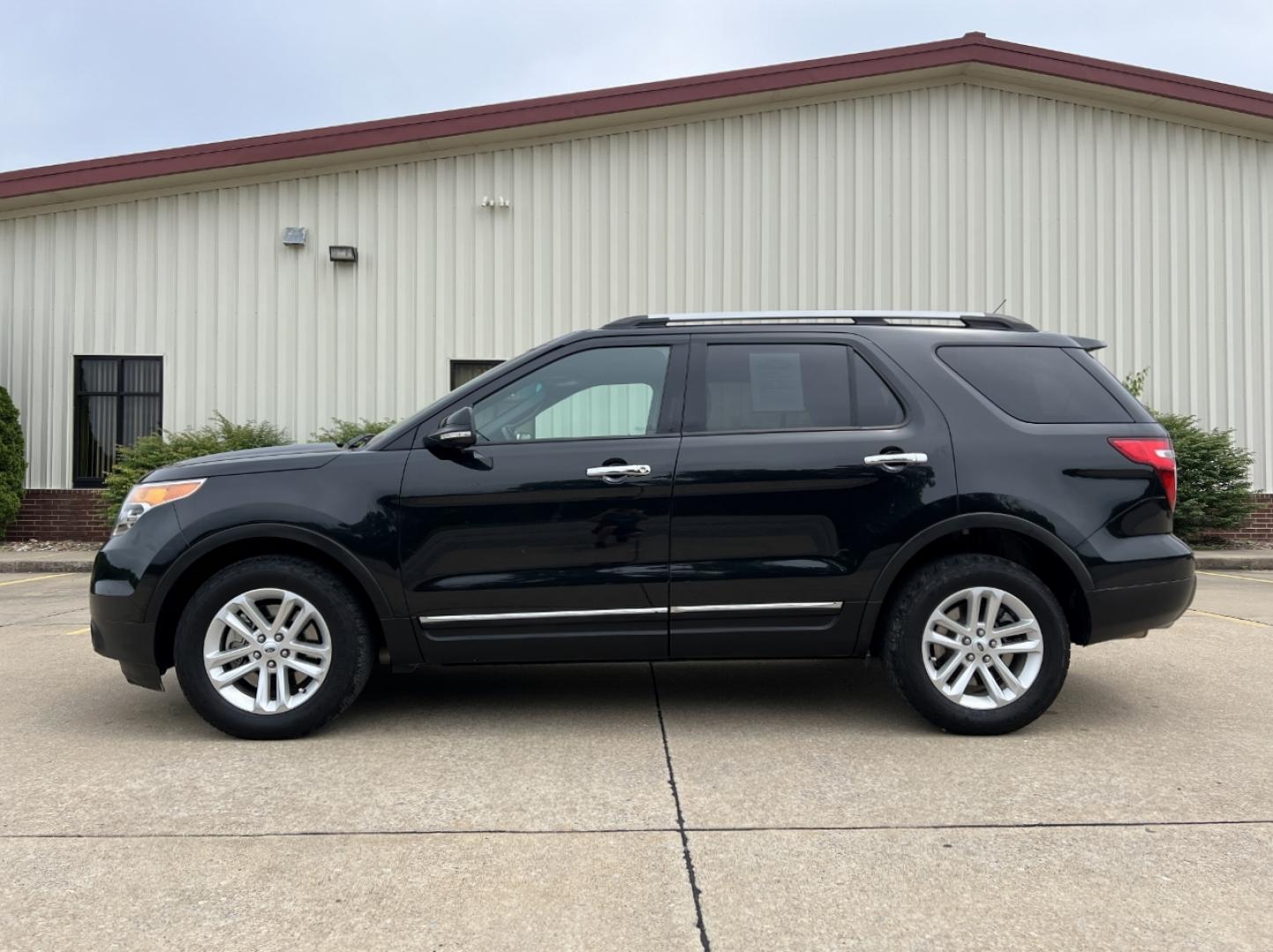 2015 BLACK /Black Cloth Ford Explorer XLT 4WD (1FM5K8D85FG) with an 3.5L V6 engine, Automatic transmission, located at 506 S. Kingshighway, Cape Girardeau, MO, 63703, (573) 235-5000, 37.294994, -89.556206 - 2015 Ford Explorer XLT Only 84xxx miles 4 Wheel Drive 3.5L V6 Automatic 3rd Row Power Seats Bluetooth Cruise Power Windows/Locks/Mirrors We have financing available and we accept trades! Fill out a credit application on our website or come by today! If you have any questions, give us a ca - Photo#4