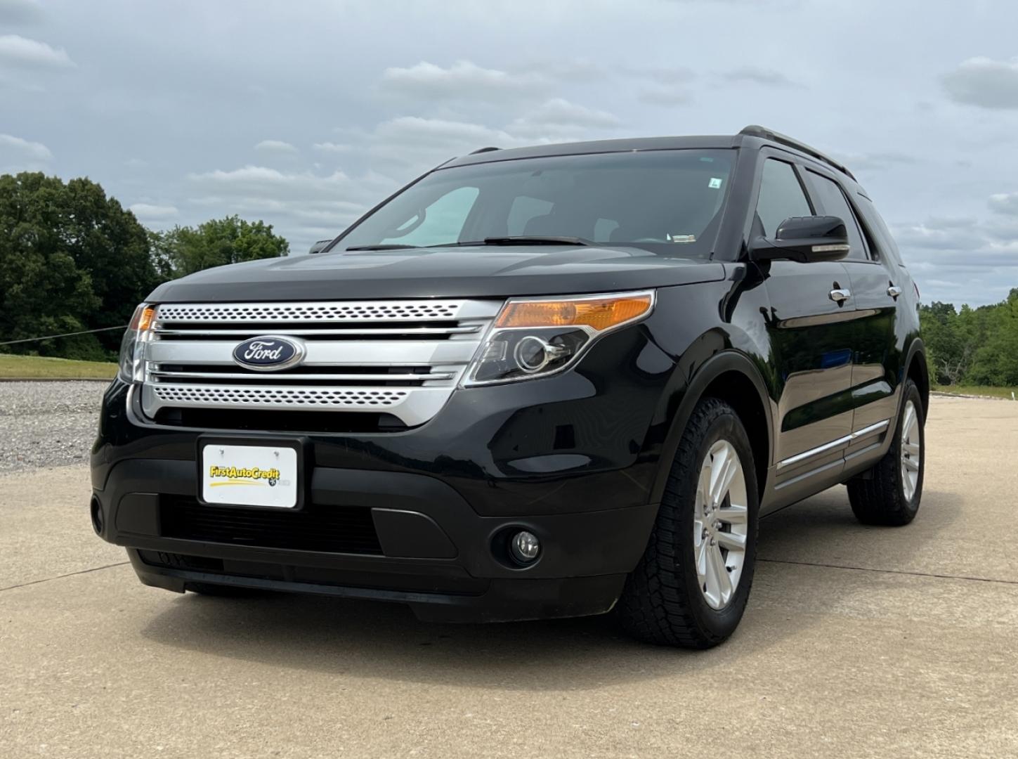 2015 BLACK /Black Cloth Ford Explorer XLT 4WD (1FM5K8D85FG) with an 3.5L V6 engine, Automatic transmission, located at 506 S. Kingshighway, Cape Girardeau, MO, 63703, (573) 235-5000, 37.294994, -89.556206 - 2015 Ford Explorer XLT Only 84xxx miles 4 Wheel Drive 3.5L V6 Automatic 3rd Row Power Seats Bluetooth Cruise Power Windows/Locks/Mirrors We have financing available and we accept trades! Fill out a credit application on our website or come by today! If you have any questions, give us a ca - Photo#3