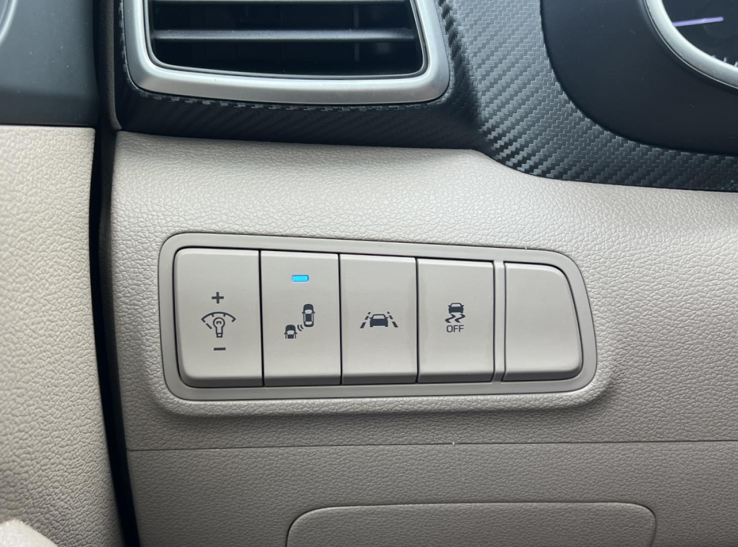 2020 WHITE /Tan Cloth Hyundai Tucson SEL (KM8J33AL8LU) with an 2.4L 4 Cyl. engine, Automatic transmission, located at 506 S. Kingshighway, Cape Girardeau, MO, 63703, (573) 235-5000, 37.294994, -89.556206 - 2020 Hyundai Tucson SEL 64xxx miles Front Wheel Drive 2.4L 4 Cyl. Automatic Backup Camera Power Driver Seat Heated Seats Bluetooth Cruise Power Windows/Locks/Mirrors We have financing available and we accept trades! Fill out a credit application on our website or come by today! If you ha - Photo#28