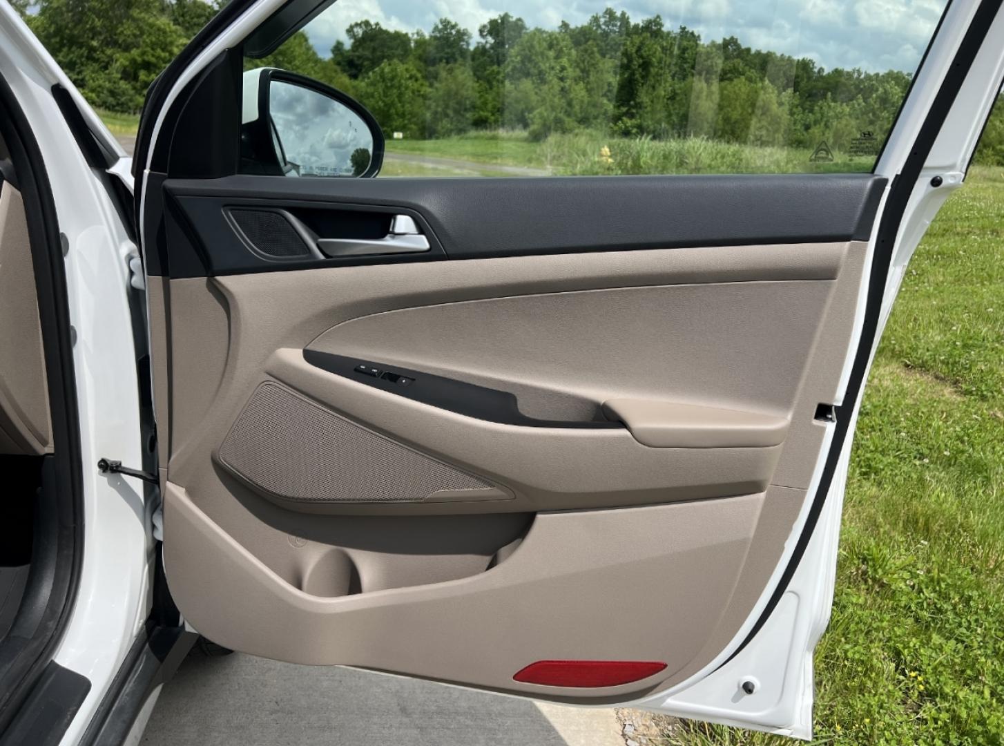 2020 WHITE /Tan Cloth Hyundai Tucson SEL (KM8J33AL8LU) with an 2.4L 4 Cyl. engine, Automatic transmission, located at 506 S. Kingshighway, Cape Girardeau, MO, 63703, (573) 235-5000, 37.294994, -89.556206 - 2020 Hyundai Tucson SEL 64xxx miles Front Wheel Drive 2.4L 4 Cyl. Automatic Backup Camera Power Driver Seat Heated Seats Bluetooth Cruise Power Windows/Locks/Mirrors We have financing available and we accept trades! Fill out a credit application on our website or come by today! If you ha - Photo#14