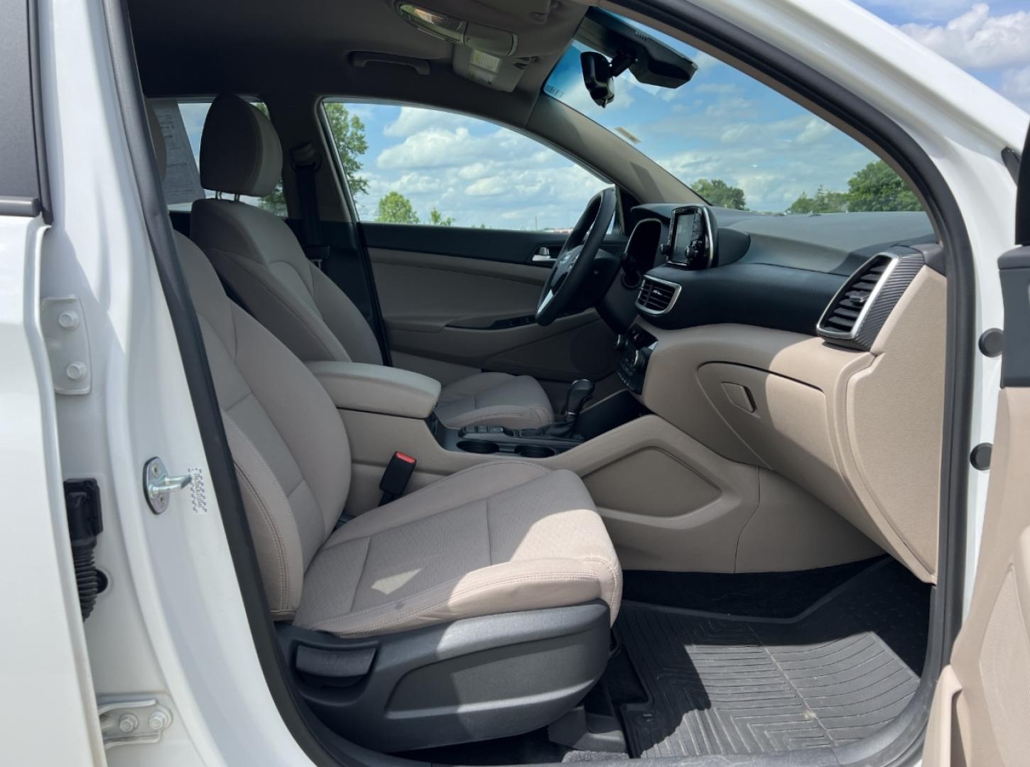 2020 WHITE /Tan Cloth Hyundai Tucson SEL (KM8J33AL8LU) with an 2.4L 4 Cyl. engine, Automatic transmission, located at 506 S. Kingshighway, Cape Girardeau, MO, 63703, (573) 235-5000, 37.294994, -89.556206 - 2020 Hyundai Tucson SEL 64xxx miles Front Wheel Drive 2.4L 4 Cyl. Automatic Backup Camera Power Driver Seat Heated Seats Bluetooth Cruise Power Windows/Locks/Mirrors We have financing available and we accept trades! Fill out a credit application on our website or come by today! If you ha - Photo#15
