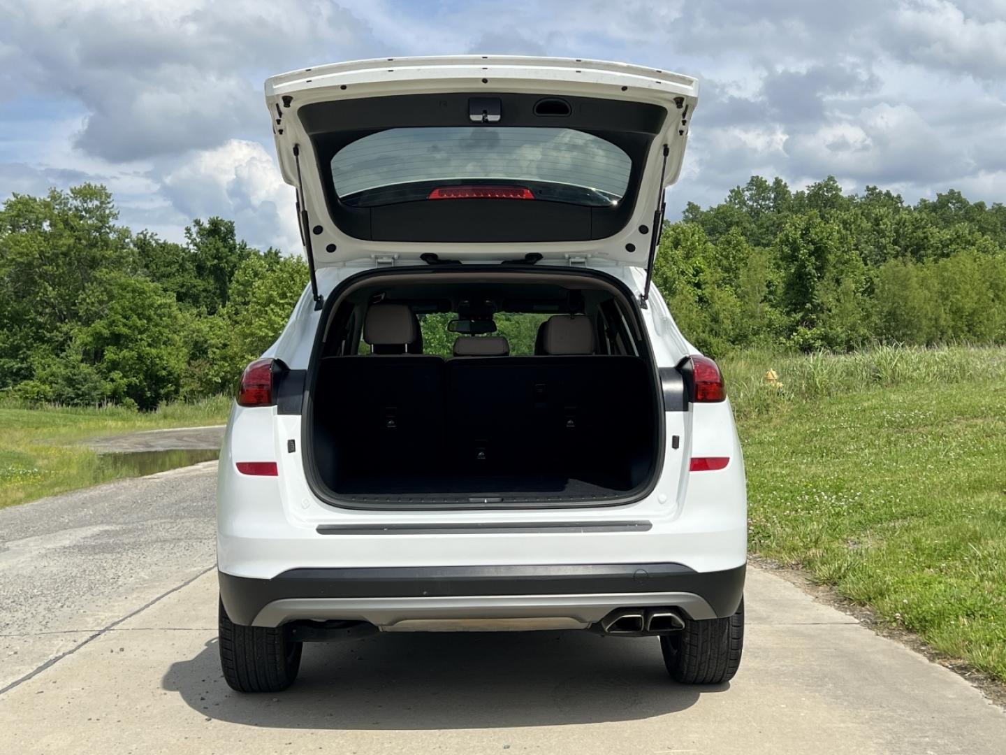 2020 WHITE /Tan Cloth Hyundai Tucson SEL (KM8J33AL8LU) with an 2.4L 4 Cyl. engine, Automatic transmission, located at 506 S. Kingshighway, Cape Girardeau, MO, 63703, (573) 235-5000, 37.294994, -89.556206 - 2020 Hyundai Tucson SEL 64xxx miles Front Wheel Drive 2.4L 4 Cyl. Automatic Backup Camera Power Driver Seat Heated Seats Bluetooth Cruise Power Windows/Locks/Mirrors We have financing available and we accept trades! Fill out a credit application on our website or come by today! If you ha - Photo#18