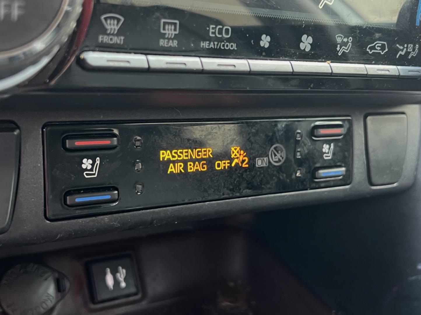 2019 WHITE /Black Leather Toyota RAV4 Hybrid Limited (2T3DWRFV7KW) with an 2.5L 4 Cyl. Hybrid engine, CVT transmission, located at 2990 Old Orchard Rd., Jackson, MO, 63755, 37.354214, -89.612106 - We have financing available and we accept trades! Fill out a credit application on our website or come by today! If you have any questions, give us a call at (573) 204-7777 or visit our website at firstautocredit.com. - Photo#5