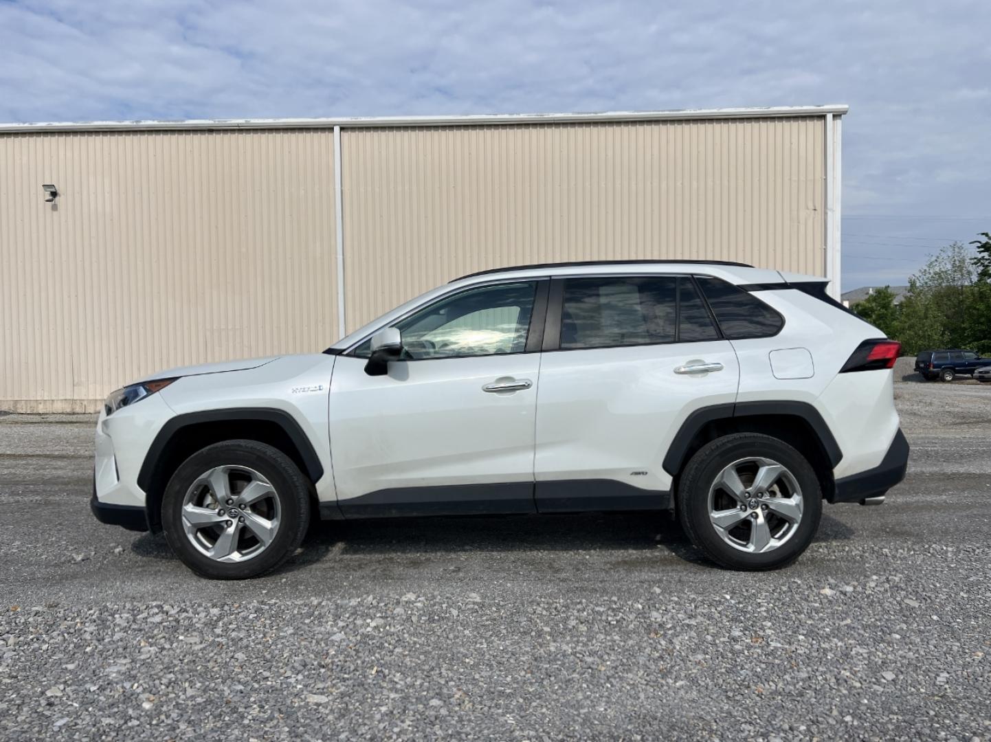 2019 WHITE /Black Leather Toyota RAV4 Hybrid Limited (2T3DWRFV7KW) with an 2.5L 4 Cyl. Hybrid engine, CVT transmission, located at 2990 Old Orchard Rd., Jackson, MO, 63755, 37.354214, -89.612106 - We have financing available and we accept trades! Fill out a credit application on our website or come by today! If you have any questions, give us a call at (573) 204-7777 or visit our website at firstautocredit.com. - Photo#9