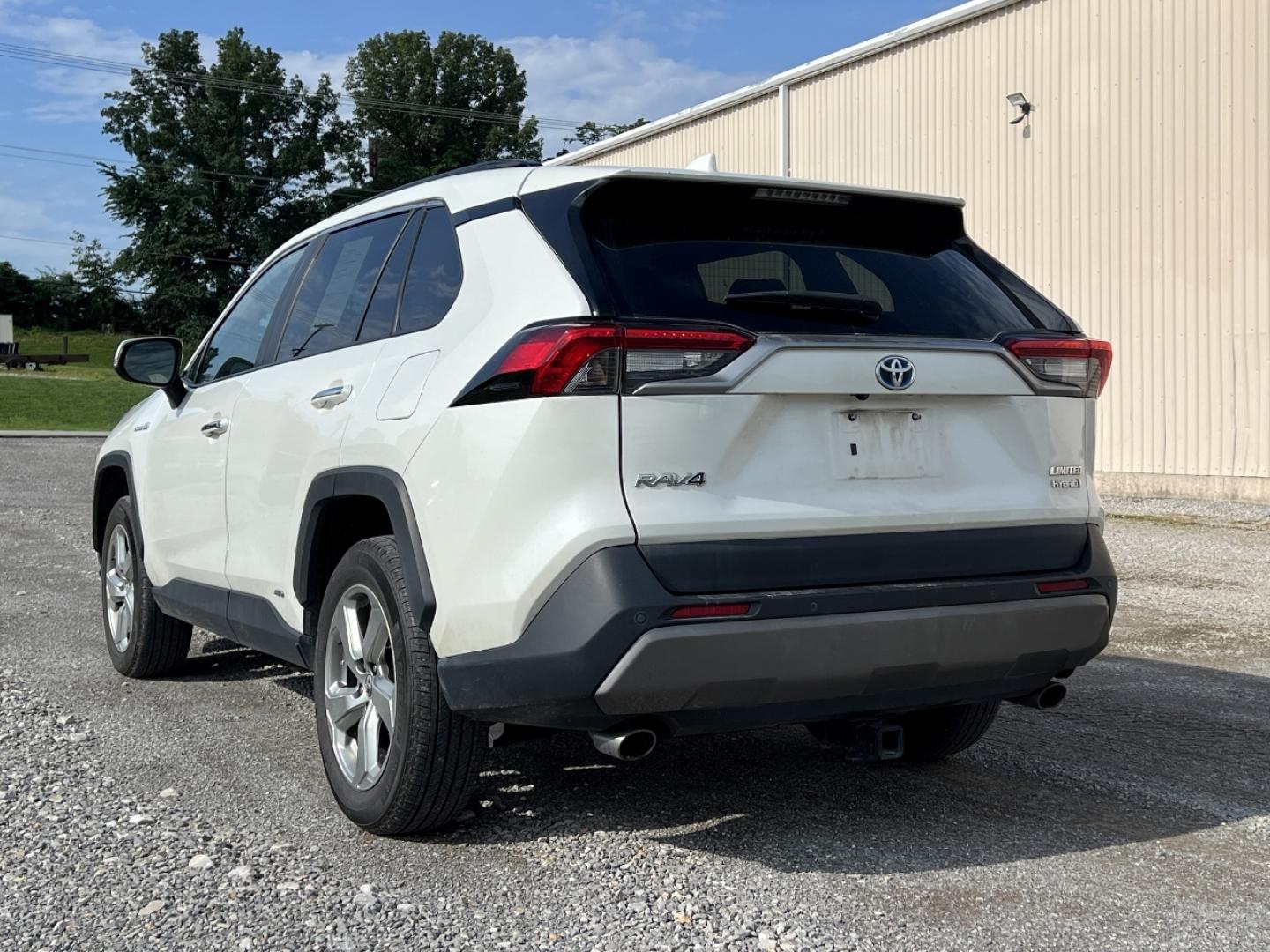 2019 WHITE /Black Leather Toyota RAV4 Hybrid Limited (2T3DWRFV7KW) with an 2.5L 4 Cyl. Hybrid engine, CVT transmission, located at 2990 Old Orchard Rd., Jackson, MO, 63755, 37.354214, -89.612106 - We have financing available and we accept trades! Fill out a credit application on our website or come by today! If you have any questions, give us a call at (573) 204-7777 or visit our website at firstautocredit.com. - Photo#10