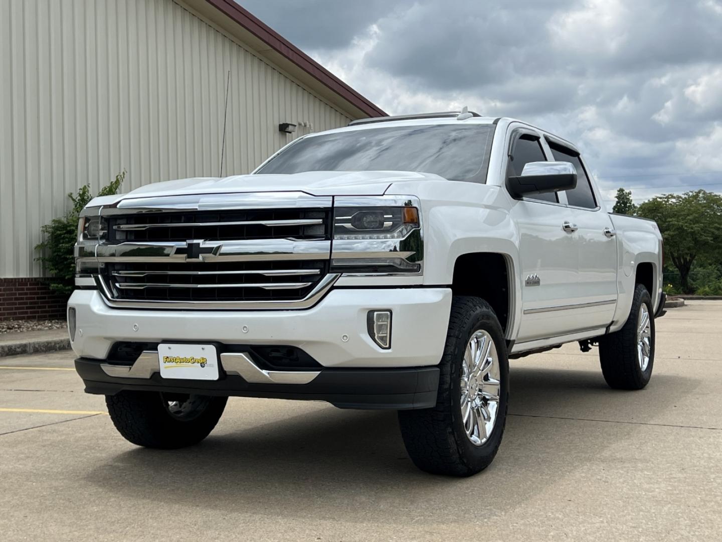 2016 WHITE /Brown Leather Chevrolet Silverado 1500 High Country Crew Cab Short Box 4WD (3GCUKTECXGG) with an 5.3L V8 engine, Automatic transmission, located at 506 S. Kingshighway, Cape Girardeau, MO, 63703, (573) 235-5000, 37.294994, -89.556206 - 2016 Chevrolet Silverado 1500 High Country 152xxx miles 4x4 5.3L V8 Automatic Leather Navigation Power/Heated/Cooled Seats Heated Steering Wheel Backup Camera Sunroof Bluetooth Remote Start Cruise Power Windows/Locks/Mirrors We have financing available and we accept trades! Fill out a - Photo#9