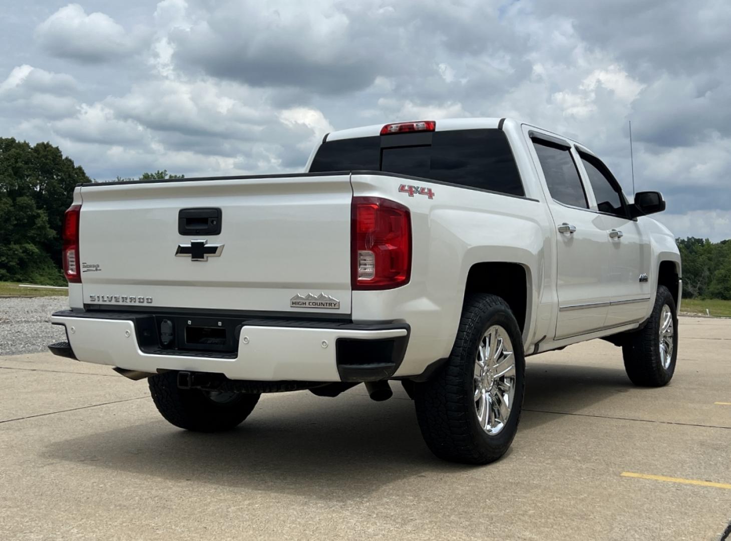 2016 WHITE /Brown Leather Chevrolet Silverado 1500 High Country Crew Cab Short Box 4WD (3GCUKTECXGG) with an 5.3L V8 engine, Automatic transmission, located at 506 S. Kingshighway, Cape Girardeau, MO, 63703, (573) 235-5000, 37.294994, -89.556206 - 2016 Chevrolet Silverado 1500 High Country 152xxx miles 4x4 5.3L V8 Automatic Leather Navigation Power/Heated/Cooled Seats Heated Steering Wheel Backup Camera Sunroof Bluetooth Remote Start Cruise Power Windows/Locks/Mirrors We have financing available and we accept trades! Fill out a - Photo#12