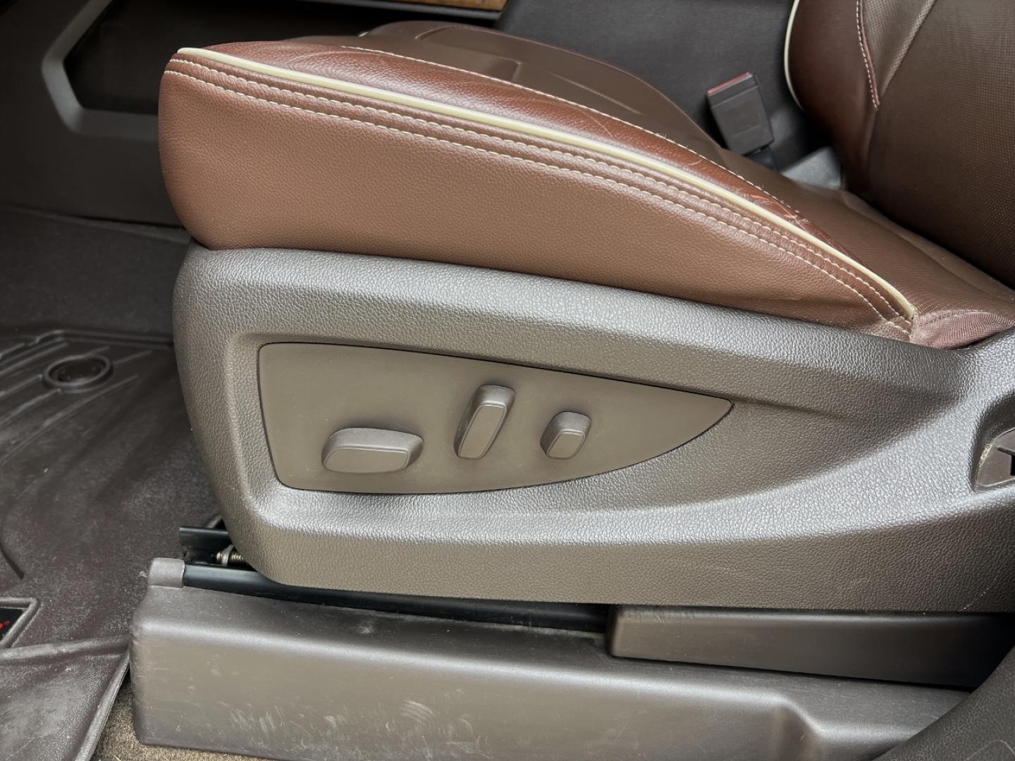 2016 WHITE /Brown Leather Chevrolet Silverado 1500 High Country Crew Cab Short Box 4WD (3GCUKTECXGG) with an 5.3L V8 engine, Automatic transmission, located at 506 S. Kingshighway, Cape Girardeau, MO, 63703, (573) 235-5000, 37.294994, -89.556206 - 2016 Chevrolet Silverado 1500 High Country 152xxx miles 4x4 5.3L V8 Automatic Leather Navigation Power/Heated/Cooled Seats Heated Steering Wheel Backup Camera Sunroof Bluetooth Remote Start Cruise Power Windows/Locks/Mirrors We have financing available and we accept trades! Fill out a - Photo#8