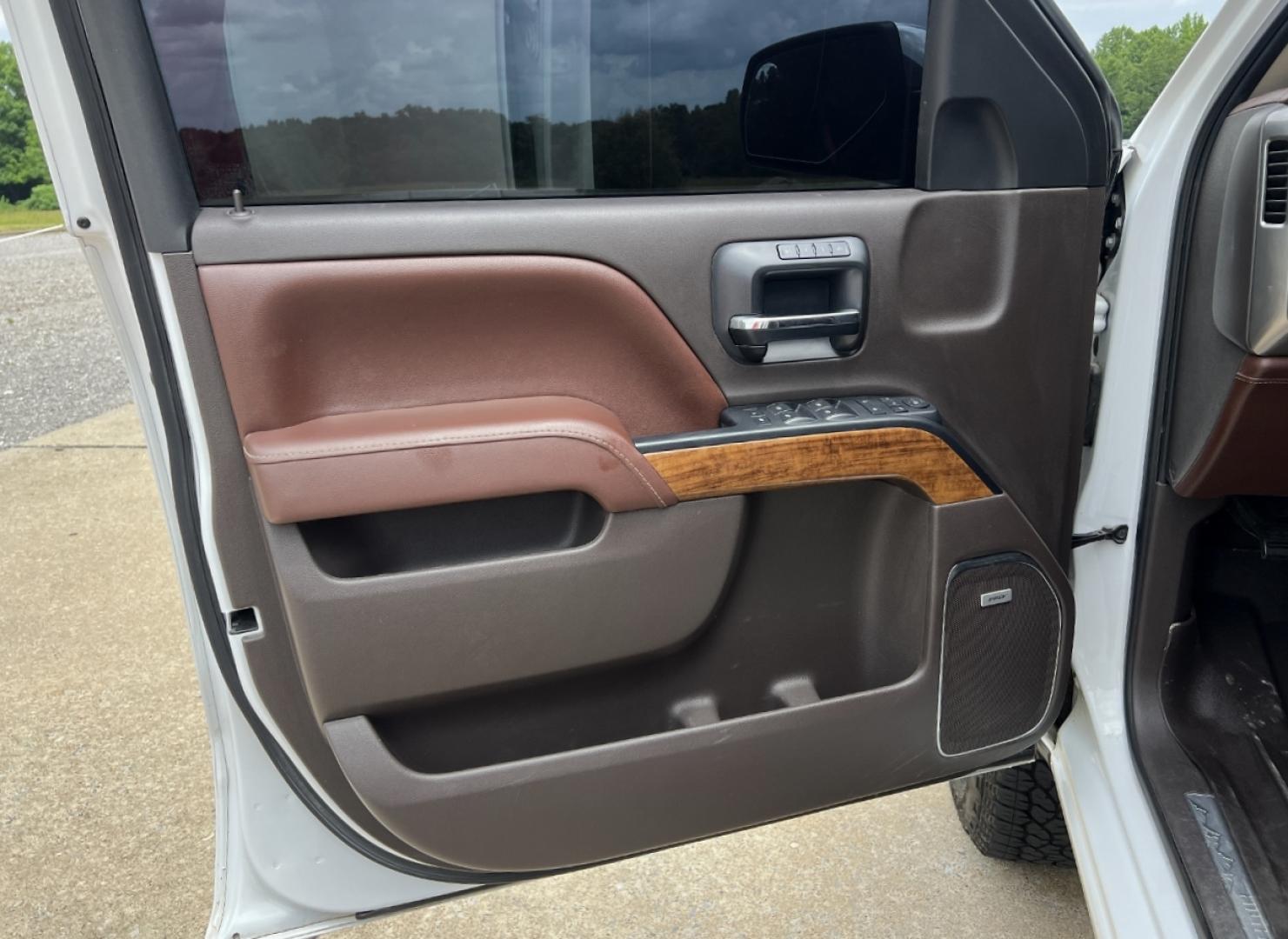 2016 WHITE /Brown Leather Chevrolet Silverado 1500 High Country Crew Cab Short Box 4WD (3GCUKTECXGG) with an 5.3L V8 engine, Automatic transmission, located at 506 S. Kingshighway, Cape Girardeau, MO, 63703, (573) 235-5000, 37.294994, -89.556206 - 2016 Chevrolet Silverado 1500 High Country 152xxx miles 4x4 5.3L V8 Automatic Leather Navigation Power/Heated/Cooled Seats Heated Steering Wheel Backup Camera Sunroof Bluetooth Remote Start Cruise Power Windows/Locks/Mirrors We have financing available and we accept trades! Fill out a - Photo#16