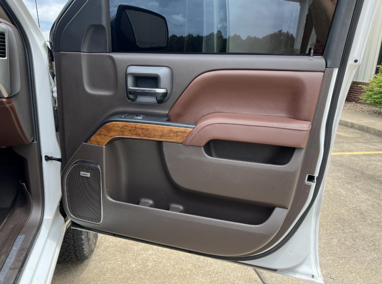 2016 WHITE /Brown Leather Chevrolet Silverado 1500 High Country Crew Cab Short Box 4WD (3GCUKTECXGG) with an 5.3L V8 engine, Automatic transmission, located at 506 S. Kingshighway, Cape Girardeau, MO, 63703, (573) 235-5000, 37.294994, -89.556206 - 2016 Chevrolet Silverado 1500 High Country 152xxx miles 4x4 5.3L V8 Automatic Leather Navigation Power/Heated/Cooled Seats Heated Steering Wheel Backup Camera Sunroof Bluetooth Remote Start Cruise Power Windows/Locks/Mirrors We have financing available and we accept trades! Fill out a - Photo#18