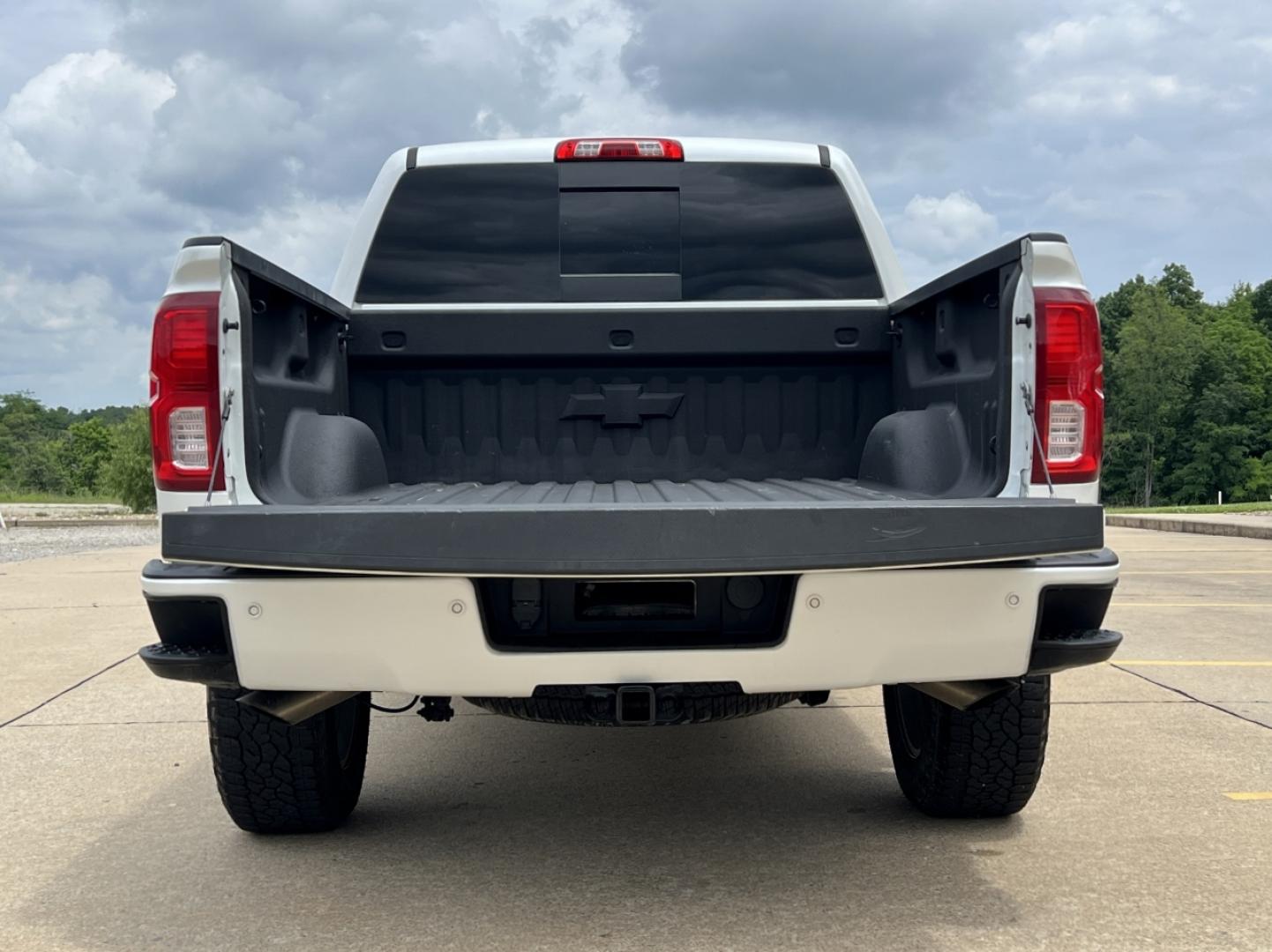 2016 WHITE /Brown Leather Chevrolet Silverado 1500 High Country Crew Cab Short Box 4WD (3GCUKTECXGG) with an 5.3L V8 engine, Automatic transmission, located at 506 S. Kingshighway, Cape Girardeau, MO, 63703, (573) 235-5000, 37.294994, -89.556206 - 2016 Chevrolet Silverado 1500 High Country 152xxx miles 4x4 5.3L V8 Automatic Leather Navigation Power/Heated/Cooled Seats Heated Steering Wheel Backup Camera Sunroof Bluetooth Remote Start Cruise Power Windows/Locks/Mirrors We have financing available and we accept trades! Fill out a - Photo#22