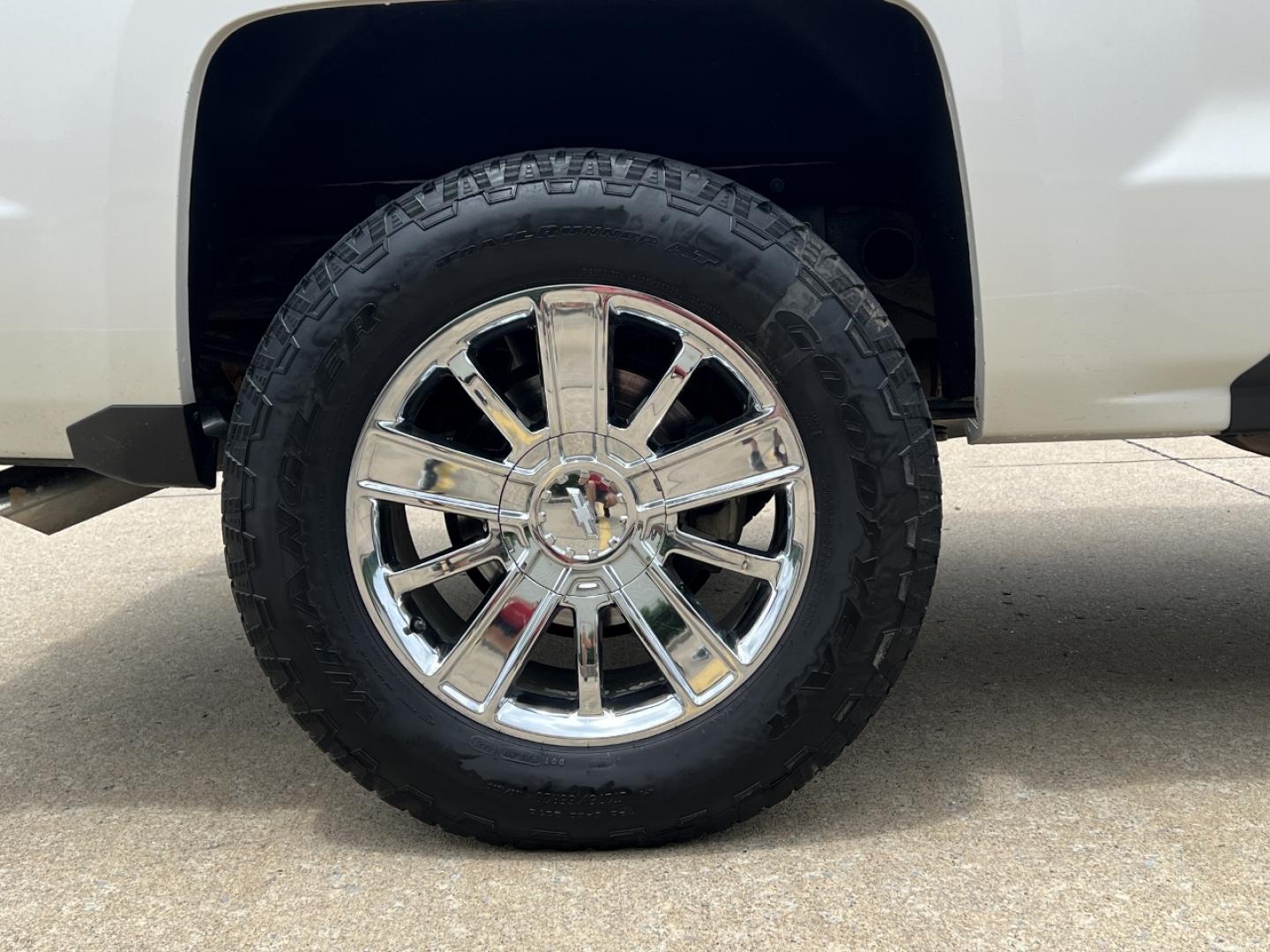 2016 WHITE /Brown Leather Chevrolet Silverado 1500 High Country Crew Cab Short Box 4WD (3GCUKTECXGG) with an 5.3L V8 engine, Automatic transmission, located at 506 S. Kingshighway, Cape Girardeau, MO, 63703, (573) 235-5000, 37.294994, -89.556206 - 2016 Chevrolet Silverado 1500 High Country 152xxx miles 4x4 5.3L V8 Automatic Leather Navigation Power/Heated/Cooled Seats Heated Steering Wheel Backup Camera Sunroof Bluetooth Remote Start Cruise Power Windows/Locks/Mirrors We have financing available and we accept trades! Fill out a - Photo#39
