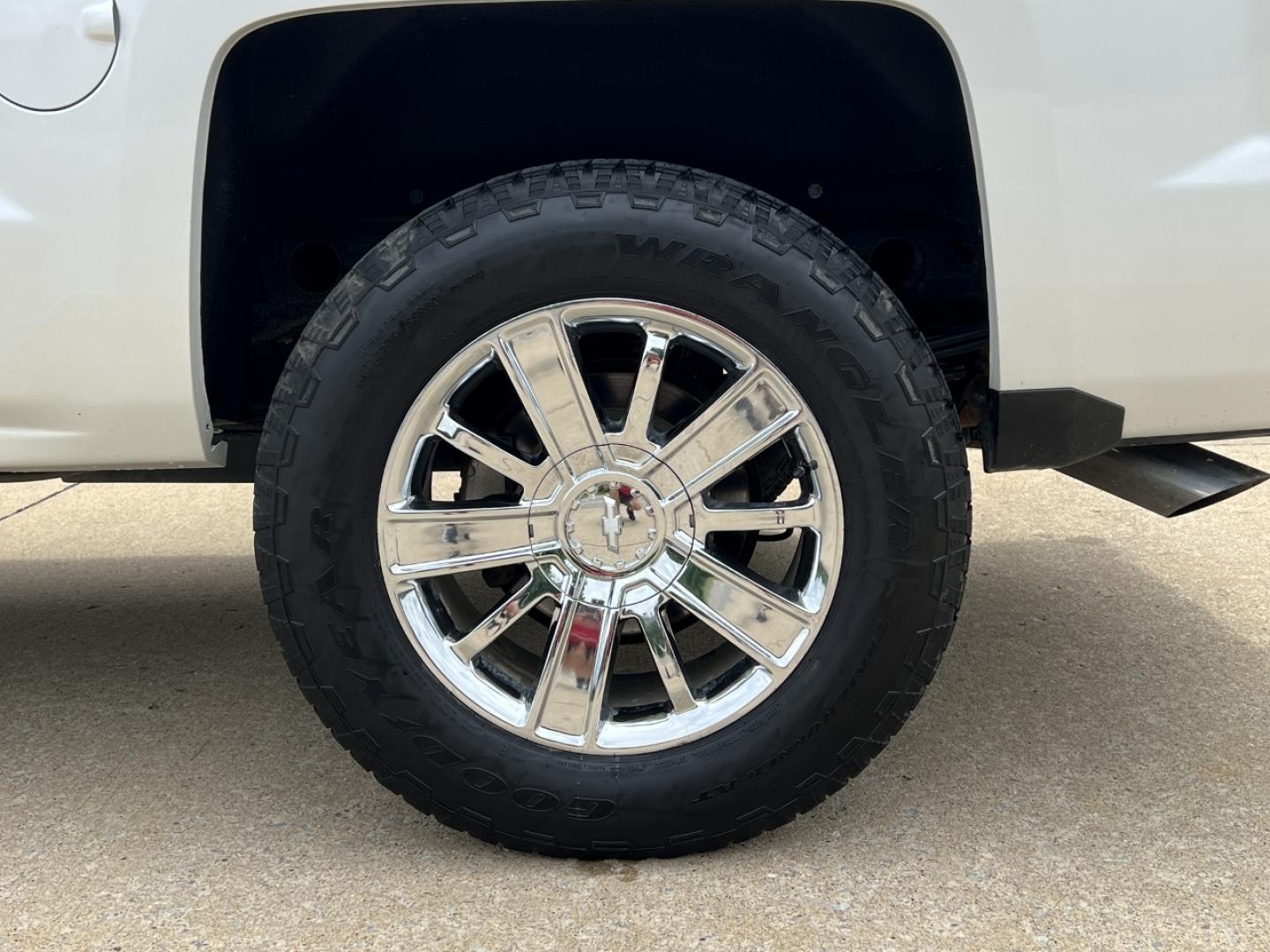 2016 WHITE /Brown Leather Chevrolet Silverado 1500 High Country Crew Cab Short Box 4WD (3GCUKTECXGG) with an 5.3L V8 engine, Automatic transmission, located at 506 S. Kingshighway, Cape Girardeau, MO, 63703, (573) 235-5000, 37.294994, -89.556206 - 2016 Chevrolet Silverado 1500 High Country 152xxx miles 4x4 5.3L V8 Automatic Leather Navigation Power/Heated/Cooled Seats Heated Steering Wheel Backup Camera Sunroof Bluetooth Remote Start Cruise Power Windows/Locks/Mirrors We have financing available and we accept trades! Fill out a - Photo#38