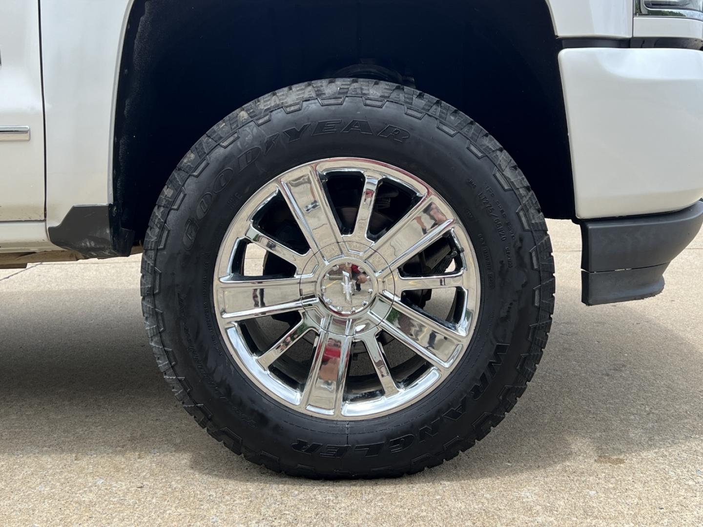 2016 WHITE /Brown Leather Chevrolet Silverado 1500 High Country Crew Cab Short Box 4WD (3GCUKTECXGG) with an 5.3L V8 engine, Automatic transmission, located at 506 S. Kingshighway, Cape Girardeau, MO, 63703, (573) 235-5000, 37.294994, -89.556206 - 2016 Chevrolet Silverado 1500 High Country 152xxx miles 4x4 5.3L V8 Automatic Leather Navigation Power/Heated/Cooled Seats Heated Steering Wheel Backup Camera Sunroof Bluetooth Remote Start Cruise Power Windows/Locks/Mirrors We have financing available and we accept trades! Fill out a - Photo#40