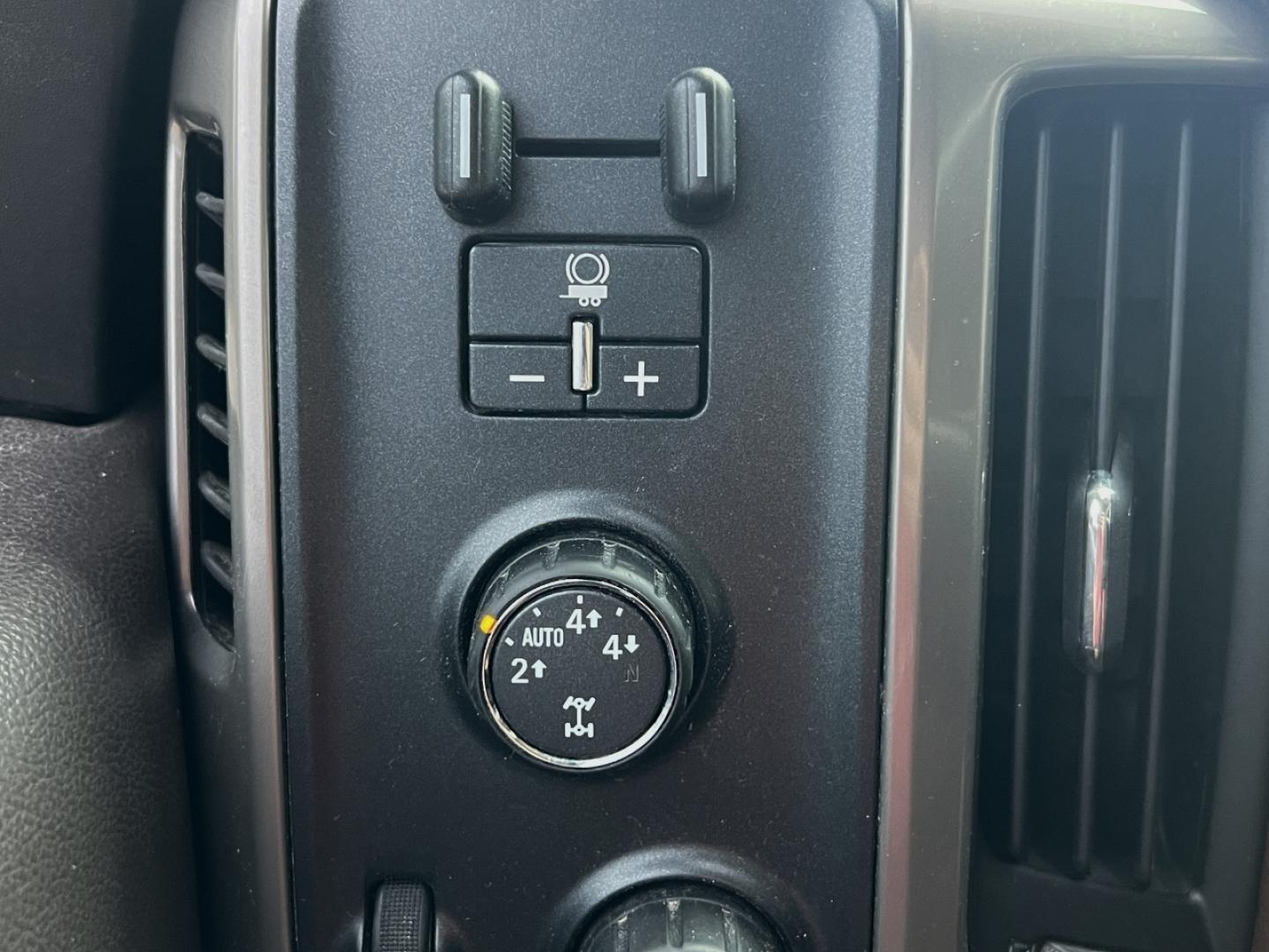 2016 WHITE /Brown Leather Chevrolet Silverado 1500 High Country Crew Cab Short Box 4WD (3GCUKTECXGG) with an 5.3L V8 engine, Automatic transmission, located at 506 S. Kingshighway, Cape Girardeau, MO, 63703, (573) 235-5000, 37.294994, -89.556206 - 2016 Chevrolet Silverado 1500 High Country 152xxx miles 4x4 5.3L V8 Automatic Leather Navigation Power/Heated/Cooled Seats Heated Steering Wheel Backup Camera Sunroof Bluetooth Remote Start Cruise Power Windows/Locks/Mirrors We have financing available and we accept trades! Fill out a - Photo#2