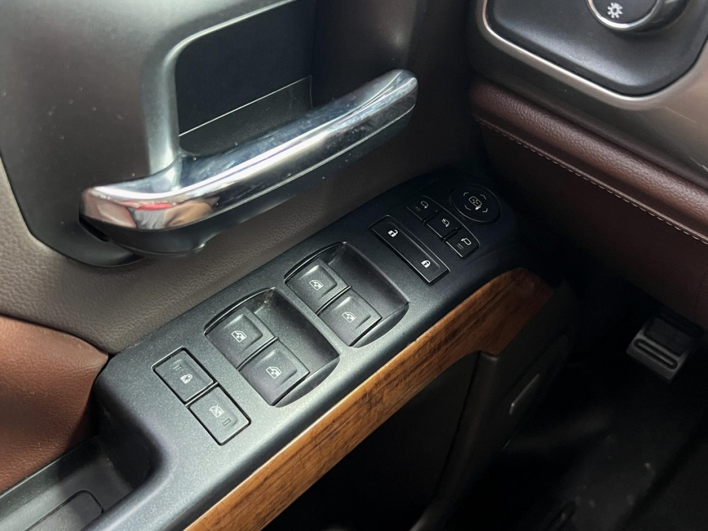 2016 WHITE /Brown Leather Chevrolet Silverado 1500 High Country Crew Cab Short Box 4WD (3GCUKTECXGG) with an 5.3L V8 engine, Automatic transmission, located at 506 S. Kingshighway, Cape Girardeau, MO, 63703, (573) 235-5000, 37.294994, -89.556206 - 2016 Chevrolet Silverado 1500 High Country 152xxx miles 4x4 5.3L V8 Automatic Leather Navigation Power/Heated/Cooled Seats Heated Steering Wheel Backup Camera Sunroof Bluetooth Remote Start Cruise Power Windows/Locks/Mirrors We have financing available and we accept trades! Fill out a - Photo#30