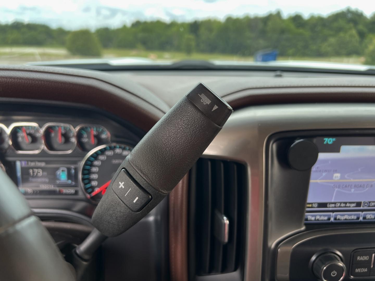 2016 WHITE /Brown Leather Chevrolet Silverado 1500 High Country Crew Cab Short Box 4WD (3GCUKTECXGG) with an 5.3L V8 engine, Automatic transmission, located at 506 S. Kingshighway, Cape Girardeau, MO, 63703, (573) 235-5000, 37.294994, -89.556206 - 2016 Chevrolet Silverado 1500 High Country 152xxx miles 4x4 5.3L V8 Automatic Leather Navigation Power/Heated/Cooled Seats Heated Steering Wheel Backup Camera Sunroof Bluetooth Remote Start Cruise Power Windows/Locks/Mirrors We have financing available and we accept trades! Fill out a - Photo#26