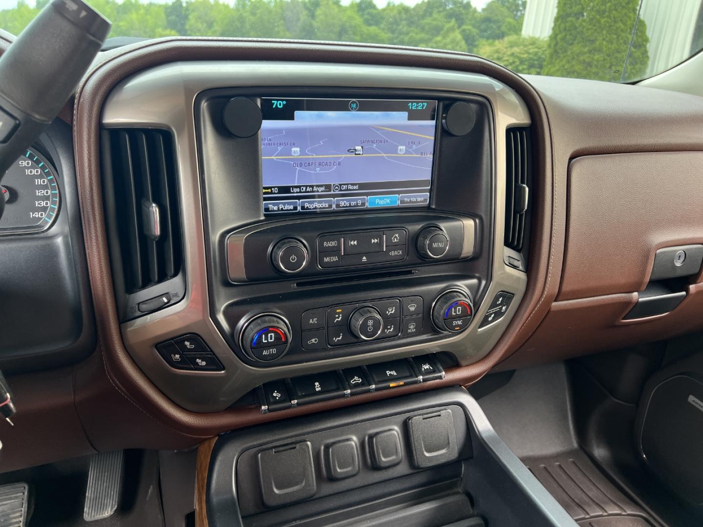 2016 WHITE /Brown Leather Chevrolet Silverado 1500 High Country Crew Cab Short Box 4WD (3GCUKTECXGG) with an 5.3L V8 engine, Automatic transmission, located at 506 S. Kingshighway, Cape Girardeau, MO, 63703, (573) 235-5000, 37.294994, -89.556206 - 2016 Chevrolet Silverado 1500 High Country 152xxx miles 4x4 5.3L V8 Automatic Leather Navigation Power/Heated/Cooled Seats Heated Steering Wheel Backup Camera Sunroof Bluetooth Remote Start Cruise Power Windows/Locks/Mirrors We have financing available and we accept trades! Fill out a - Photo#27
