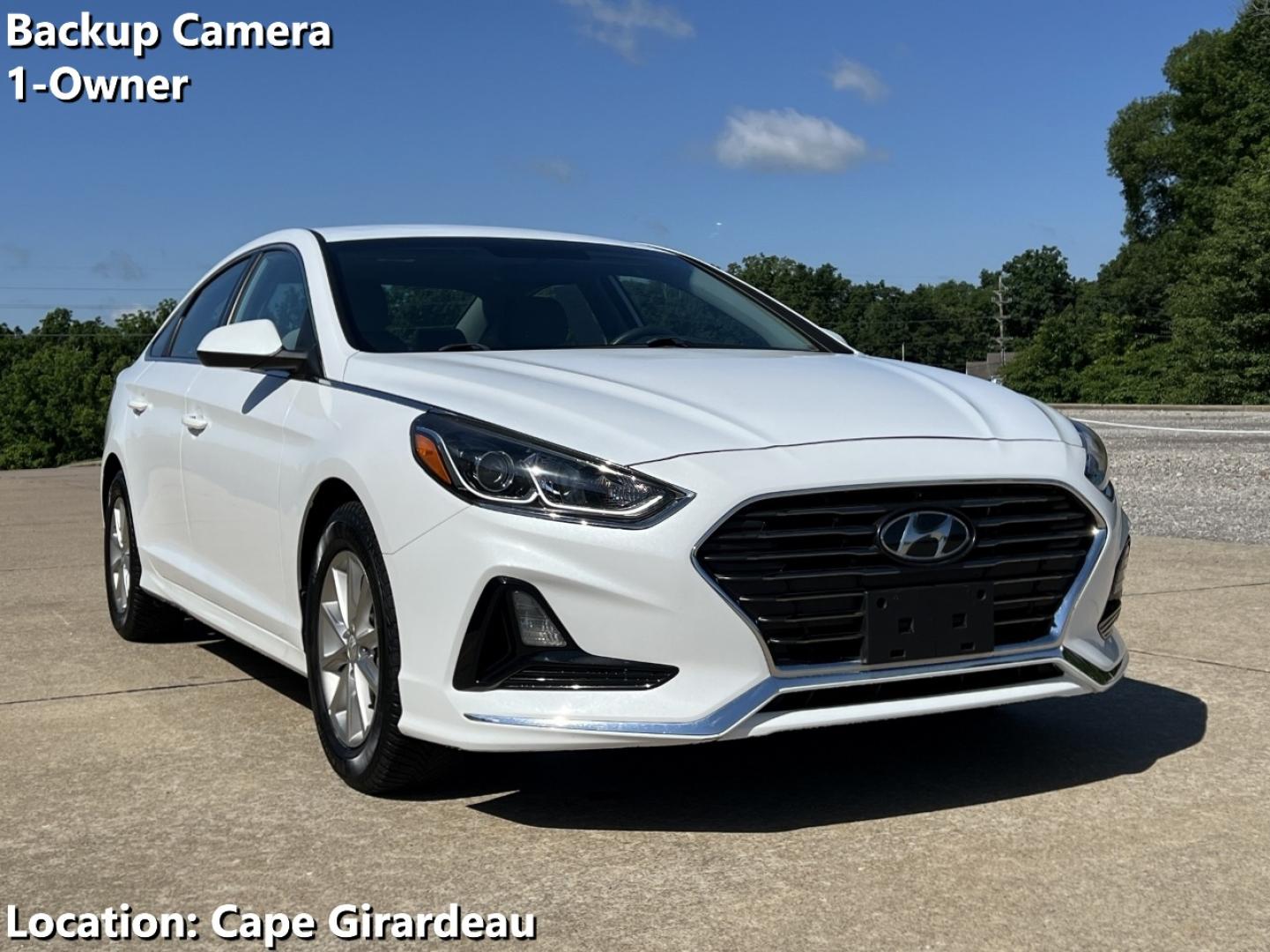 2019 WHITE /Tan Cloth Hyundai Sonata SE (5NPE24AF3KH) with an 2.4L 4 Cyl. engine, Automatic transmission, located at 506 S. Kingshighway, Cape Girardeau, MO, 63703, (573) 235-5000, 37.294994, -89.556206 - 2019 Hyundai Sonata SE 1-Owner 97xxx miles Front Wheel Drive 2.4L 4 Cyl. Automatic Backup Camera Bluetooth Cruise Power Windows/Locks/Mirrors We have financing available and we accept trades! Fill out a credit application on our website or come by today! If you have any questions, give us - Photo#0