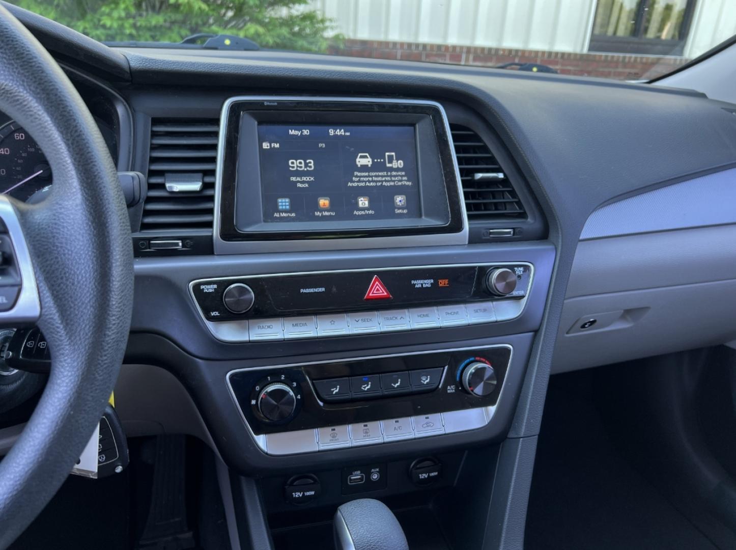 2019 WHITE /Tan Cloth Hyundai Sonata SE (5NPE24AF3KH) with an 2.4L 4 Cyl. engine, Automatic transmission, located at 506 S. Kingshighway, Cape Girardeau, MO, 63703, (573) 235-5000, 37.294994, -89.556206 - 2019 Hyundai Sonata SE 1-Owner 97xxx miles Front Wheel Drive 2.4L 4 Cyl. Automatic Backup Camera Bluetooth Cruise Power Windows/Locks/Mirrors We have financing available and we accept trades! Fill out a credit application on our website or come by today! If you have any questions, give us - Photo#21