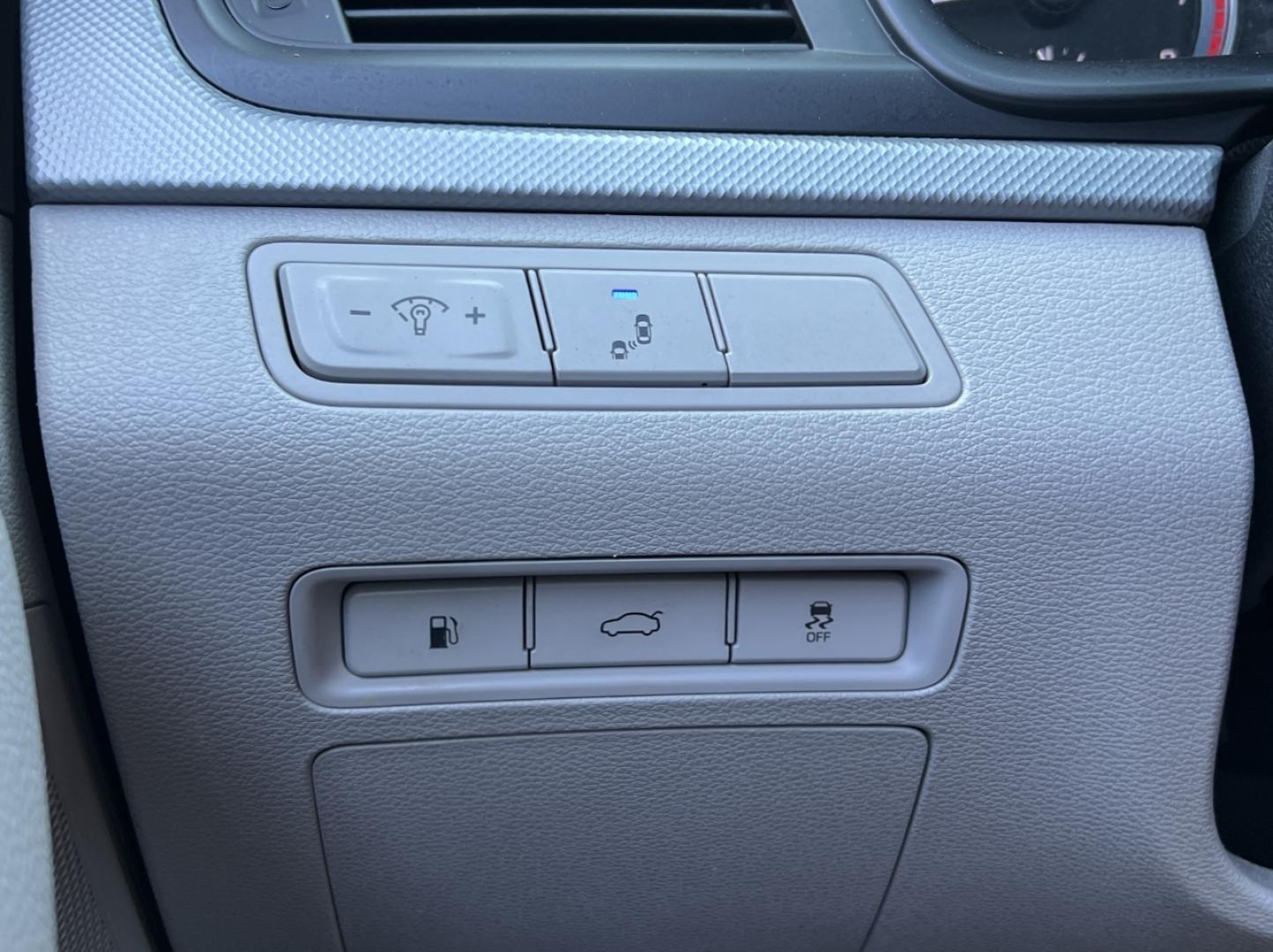 2019 WHITE /Tan Cloth Hyundai Sonata SE (5NPE24AF3KH) with an 2.4L 4 Cyl. engine, Automatic transmission, located at 506 S. Kingshighway, Cape Girardeau, MO, 63703, (573) 235-5000, 37.294994, -89.556206 - 2019 Hyundai Sonata SE 1-Owner 97xxx miles Front Wheel Drive 2.4L 4 Cyl. Automatic Backup Camera Bluetooth Cruise Power Windows/Locks/Mirrors We have financing available and we accept trades! Fill out a credit application on our website or come by today! If you have any questions, give us - Photo#26