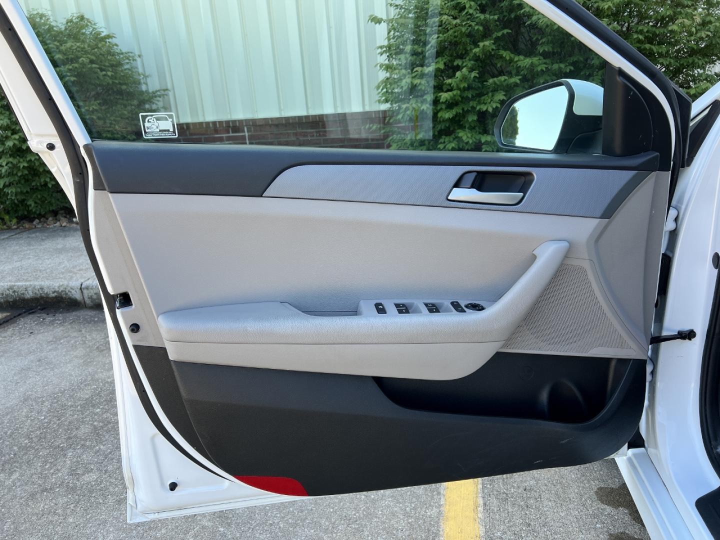 2019 WHITE /Tan Cloth Hyundai Sonata SE (5NPE24AF3KH) with an 2.4L 4 Cyl. engine, Automatic transmission, located at 506 S. Kingshighway, Cape Girardeau, MO, 63703, (573) 235-5000, 37.294994, -89.556206 - 2019 Hyundai Sonata SE 1-Owner 97xxx miles Front Wheel Drive 2.4L 4 Cyl. Automatic Backup Camera Bluetooth Cruise Power Windows/Locks/Mirrors We have financing available and we accept trades! Fill out a credit application on our website or come by today! If you have any questions, give us - Photo#10