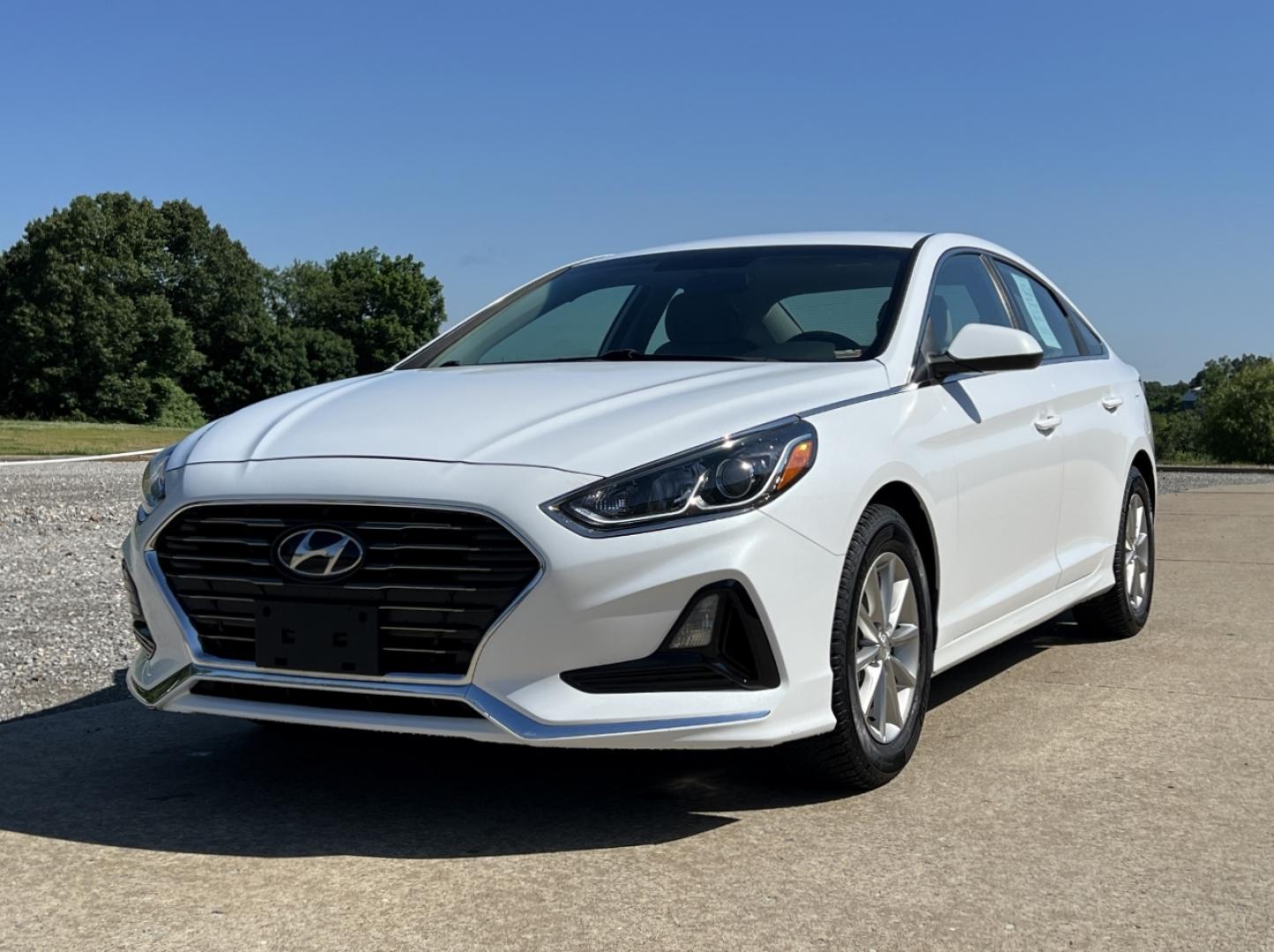 2019 WHITE /Tan Cloth Hyundai Sonata SE (5NPE24AF3KH) with an 2.4L 4 Cyl. engine, Automatic transmission, located at 506 S. Kingshighway, Cape Girardeau, MO, 63703, (573) 235-5000, 37.294994, -89.556206 - 2019 Hyundai Sonata SE 1-Owner 97xxx miles Front Wheel Drive 2.4L 4 Cyl. Automatic Backup Camera Bluetooth Cruise Power Windows/Locks/Mirrors We have financing available and we accept trades! Fill out a credit application on our website or come by today! If you have any questions, give us - Photo#3