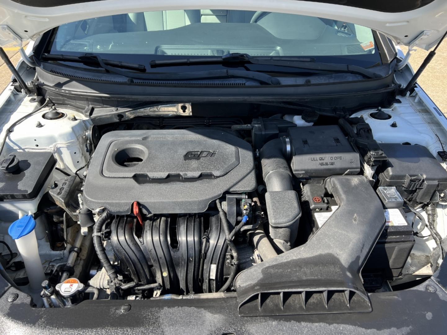 2019 WHITE /Tan Cloth Hyundai Sonata SE (5NPE24AF3KH) with an 2.4L 4 Cyl. engine, Automatic transmission, located at 506 S. Kingshighway, Cape Girardeau, MO, 63703, (573) 235-5000, 37.294994, -89.556206 - 2019 Hyundai Sonata SE 1-Owner 97xxx miles Front Wheel Drive 2.4L 4 Cyl. Automatic Backup Camera Bluetooth Cruise Power Windows/Locks/Mirrors We have financing available and we accept trades! Fill out a credit application on our website or come by today! If you have any questions, give us - Photo#28