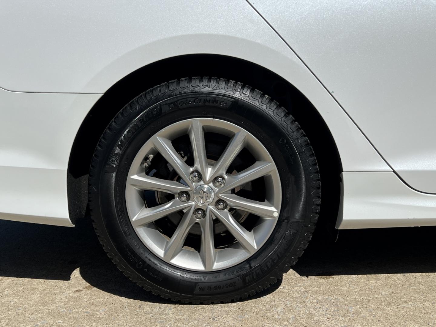 2019 WHITE /Tan Cloth Hyundai Sonata SE (5NPE24AF3KH) with an 2.4L 4 Cyl. engine, Automatic transmission, located at 506 S. Kingshighway, Cape Girardeau, MO, 63703, (573) 235-5000, 37.294994, -89.556206 - 2019 Hyundai Sonata SE 1-Owner 97xxx miles Front Wheel Drive 2.4L 4 Cyl. Automatic Backup Camera Bluetooth Cruise Power Windows/Locks/Mirrors We have financing available and we accept trades! Fill out a credit application on our website or come by today! If you have any questions, give us - Photo#32