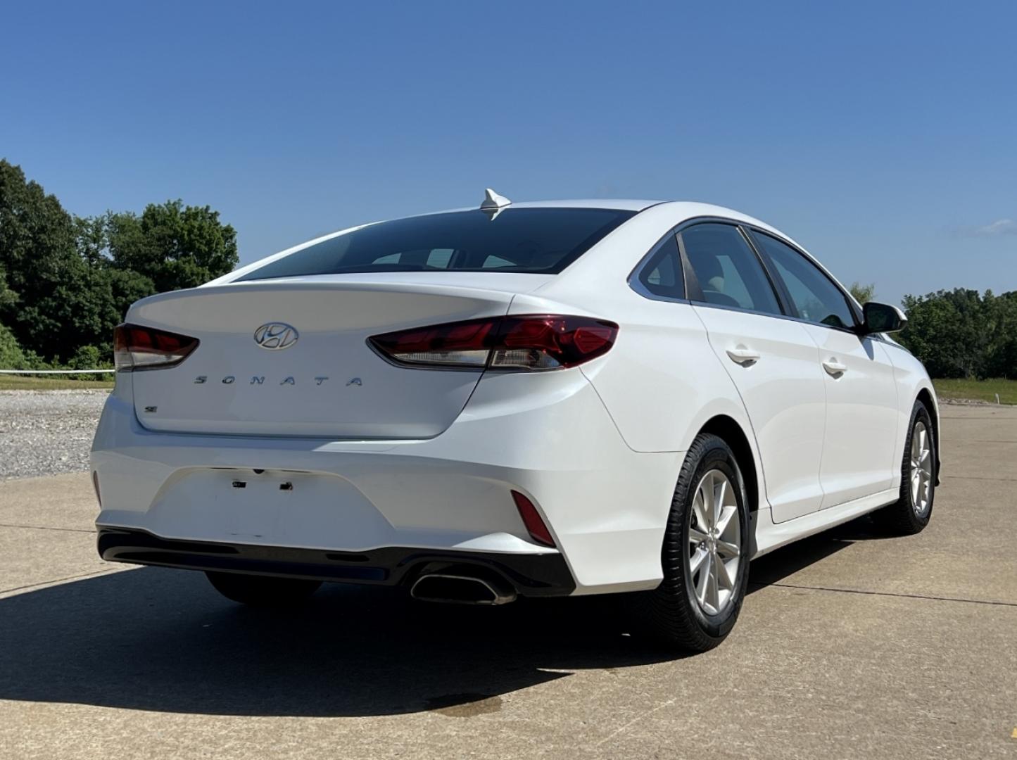 2019 WHITE /Tan Cloth Hyundai Sonata SE (5NPE24AF3KH) with an 2.4L 4 Cyl. engine, Automatic transmission, located at 506 S. Kingshighway, Cape Girardeau, MO, 63703, (573) 235-5000, 37.294994, -89.556206 - 2019 Hyundai Sonata SE 1-Owner 97xxx miles Front Wheel Drive 2.4L 4 Cyl. Automatic Backup Camera Bluetooth Cruise Power Windows/Locks/Mirrors We have financing available and we accept trades! Fill out a credit application on our website or come by today! If you have any questions, give us - Photo#6