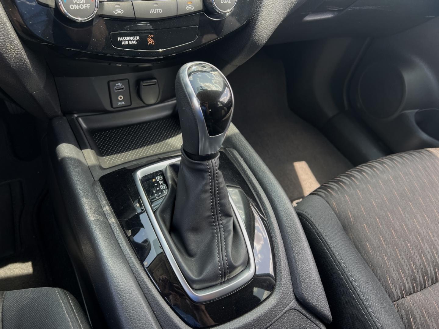 2017 GRAY /Black Cloth Nissan Rogue SV 2WD (5N1AT2MTXHC) with an 2.5L 4 Cyl. engine, CVT transmission, located at 506 S. Kingshighway, Cape Girardeau, MO, 63703, (573) 235-5000, 37.294994, -89.556206 - 2017 Nissan Rogue SV Only 72xxx miles Front Wheel Drive 2.5L 4 Cyl. Automatic Backup Camera Power Driver Seat Heated Seats Sunroof Remote Start Cruise Power Windows/Locks/Mirrors We have financing available and we accept trades! Fill out a credit application on our website or come by tod - Photo#25
